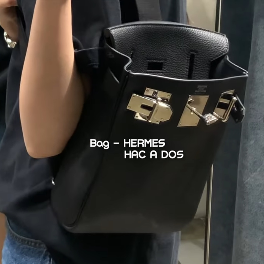 Hermes Hac a Dos PM Multicolore Backpack Evercolor Togo & Palladium Noir Bleu France, (W) Alaia Ballet Flats in Fishnet Black 착용 스타일 - 2