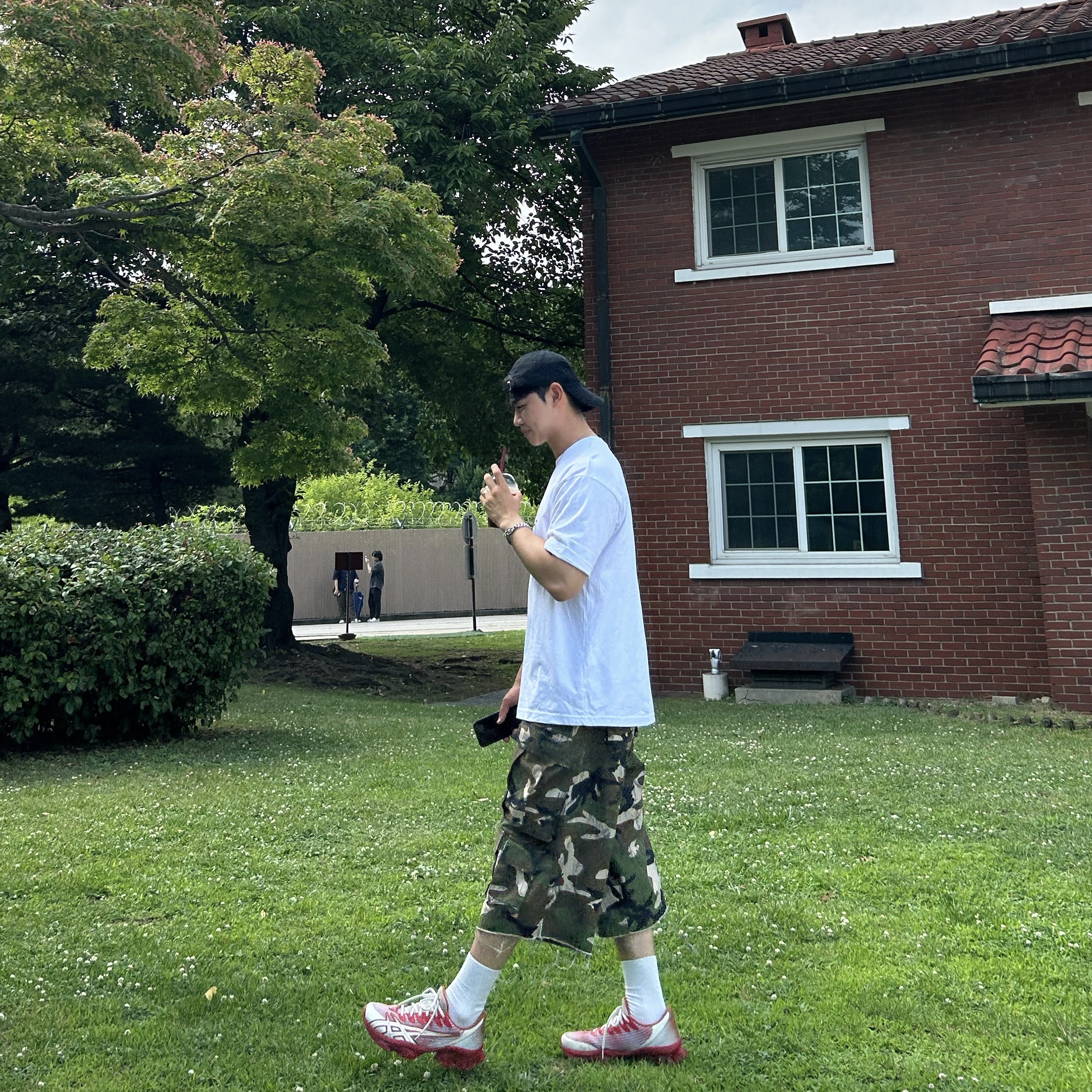 Asics x Kiko Kostadinov Gel-Quantum Levitrack Candy Apple Red, MLB New Fit Structure Ball Cap LA Dodgers Black 착용 스타일