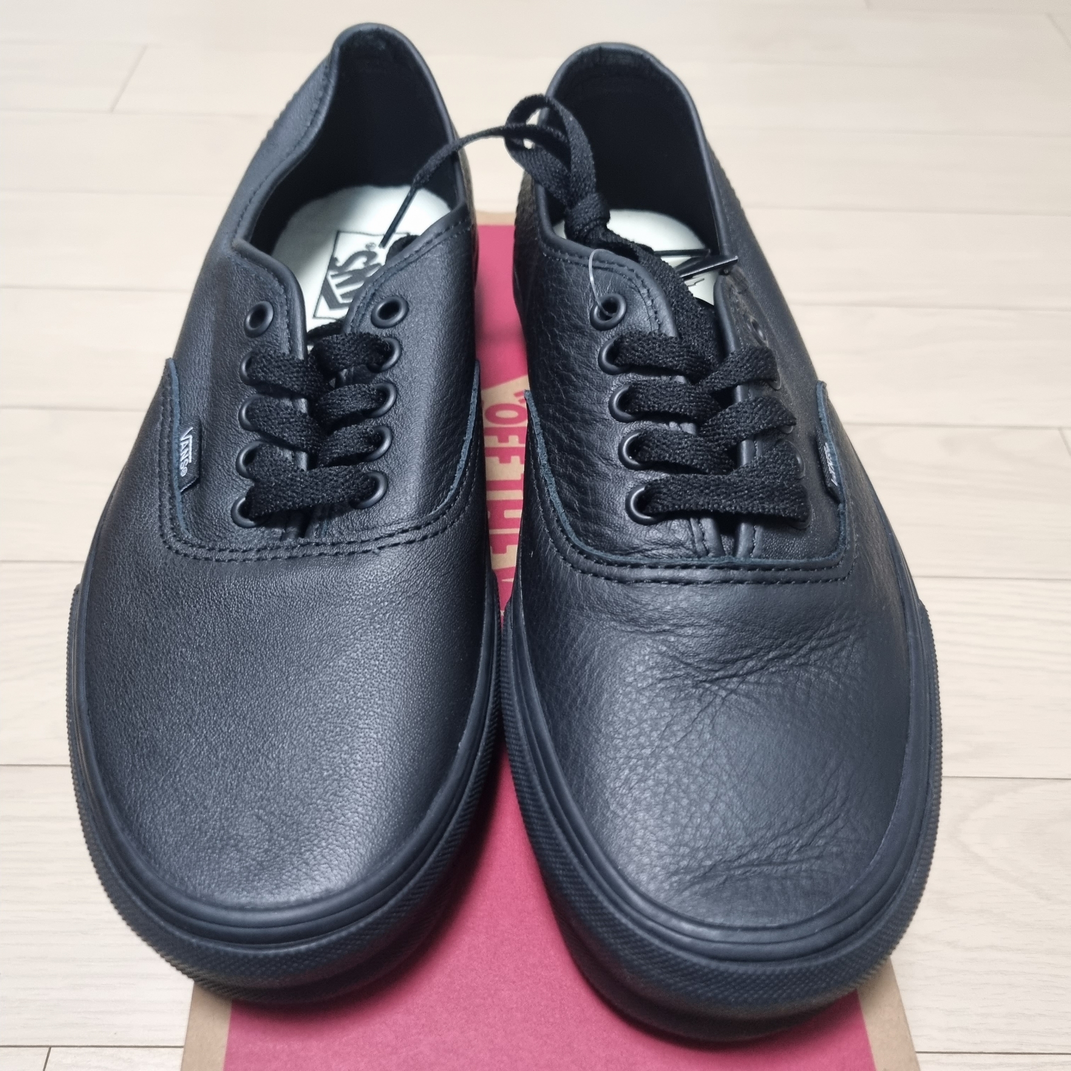 Vans Authentic Leather Black 착용 스타일 - 1