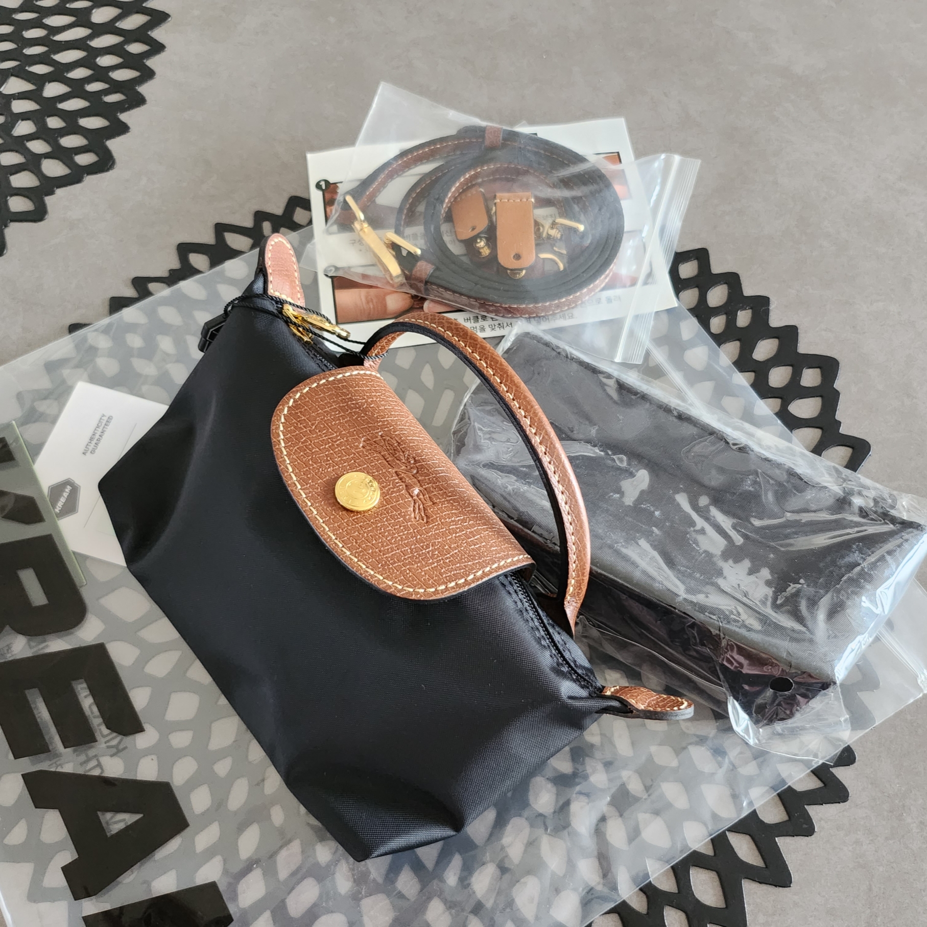 Longchamp Le Pliage Original Handle Pouch Black 착용 스타일 - 1