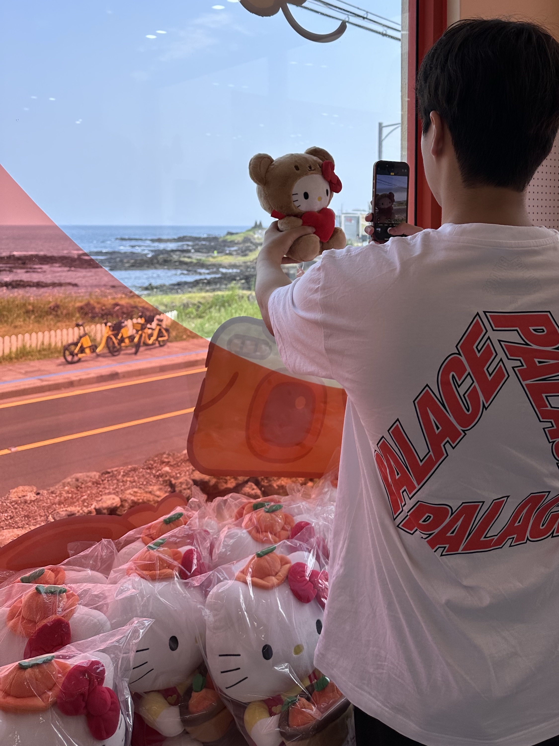 Palace P-3 Outline T-Shirt Nice Brown - 24SS, Palace P-3 Outline T-Shirt White - 24SS 착용 스타일 - 2