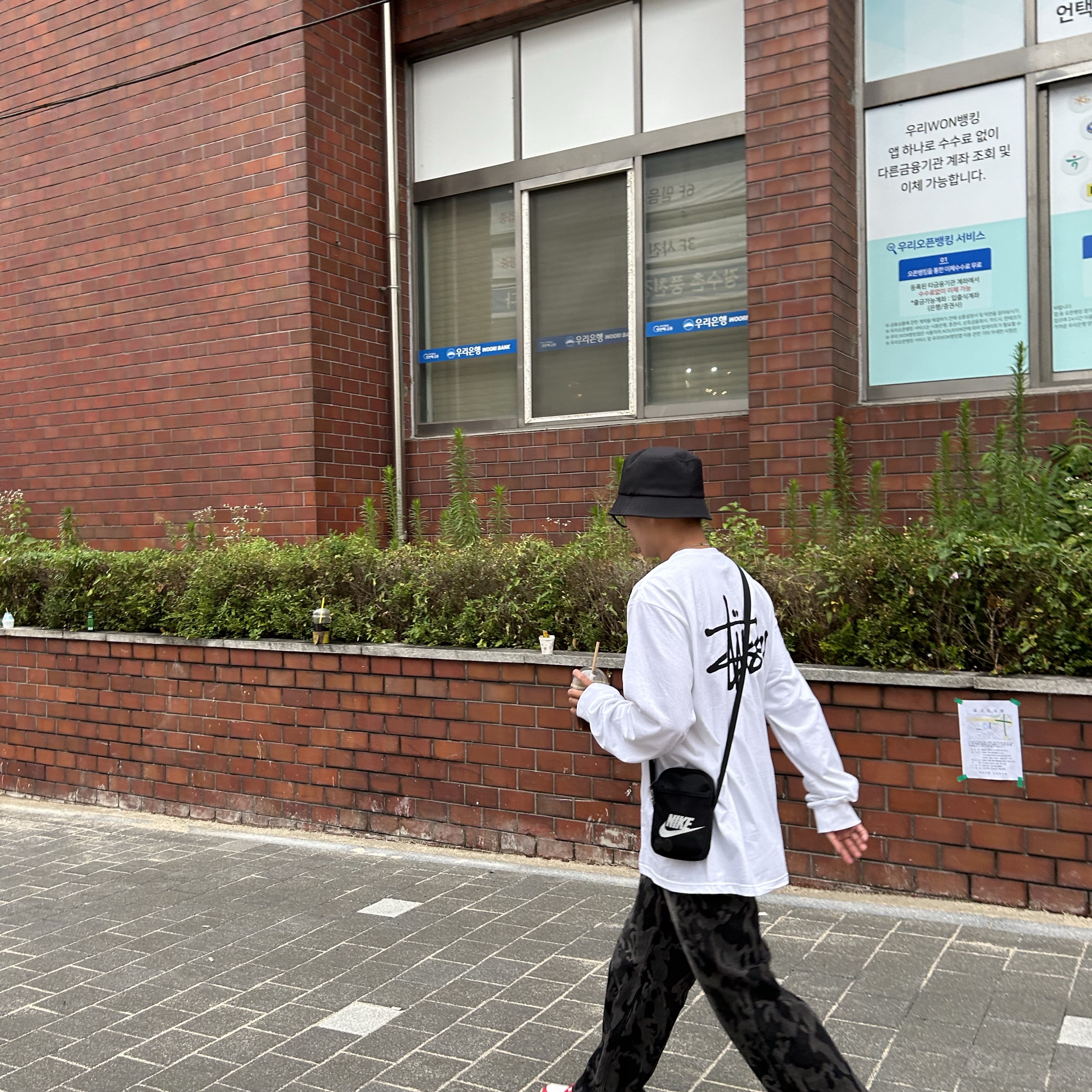 Stussy Basic Stussy LS T-Shirt White 착용 스타일 - 2