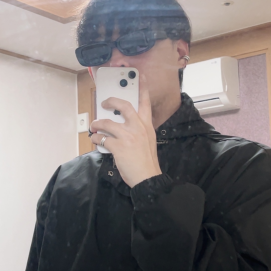 Dior Bi-Fold Card Holder Beige & Black Dior Oblique Jacquard, Apple iPad 9th Gen Wifi 64GB Space Gray (Korean Ver.) 착용 스타일 - 1