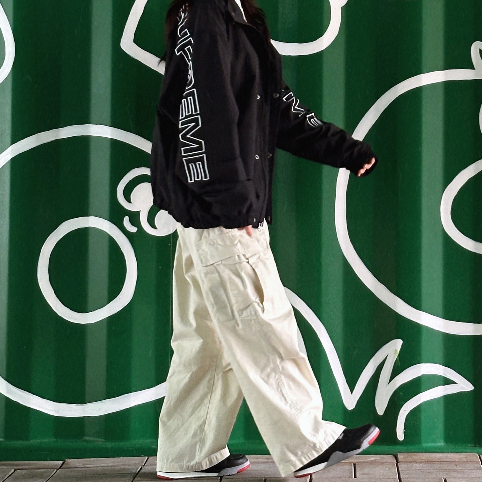 Supreme Spellout Embroidered Track Jacket Black - 23FW, Jordan 4 Retro Bred Reimagined 착용 스타일 - 1