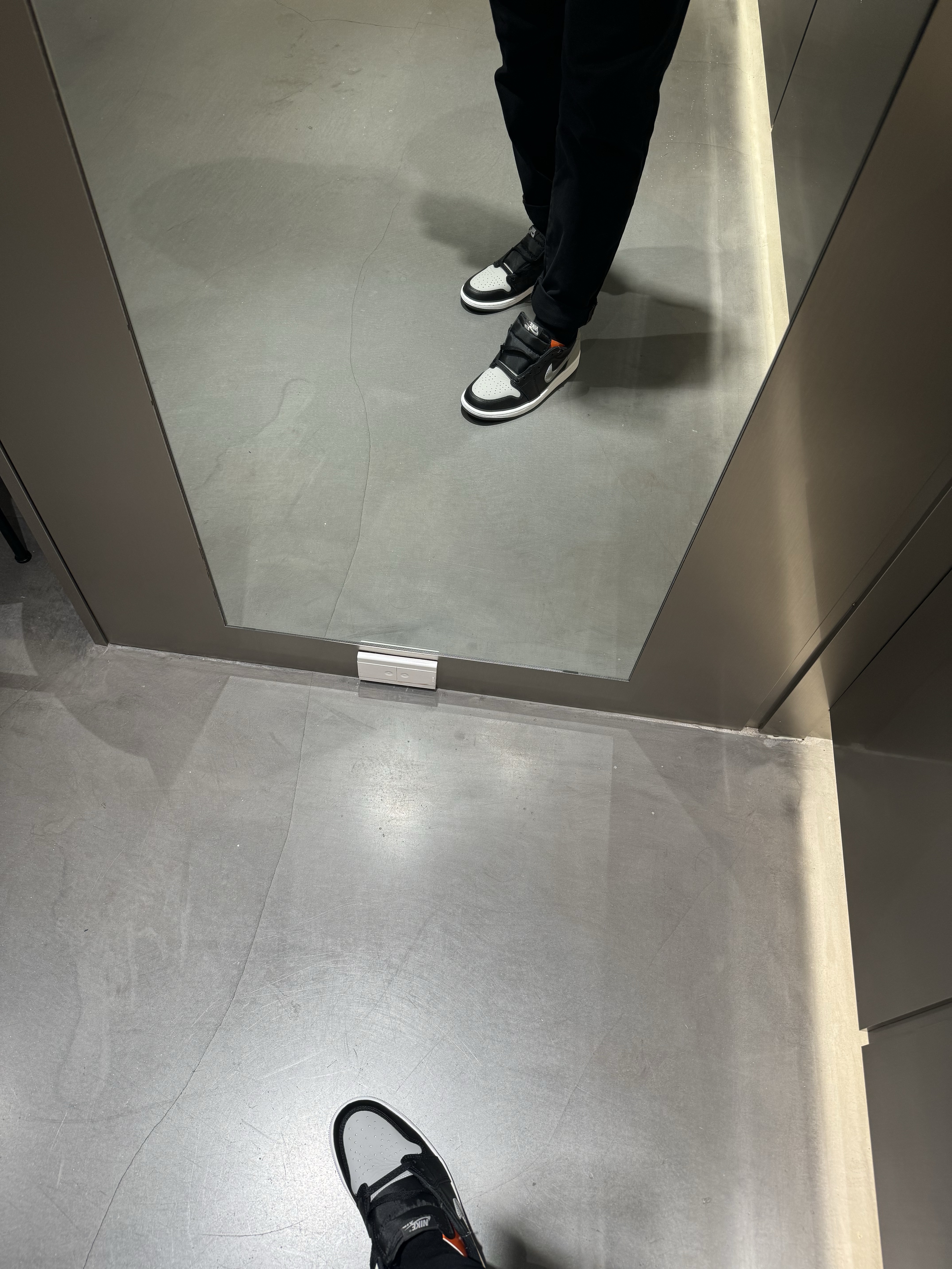 Jordan 1 Retro Low OG Shadow 착용 스타일