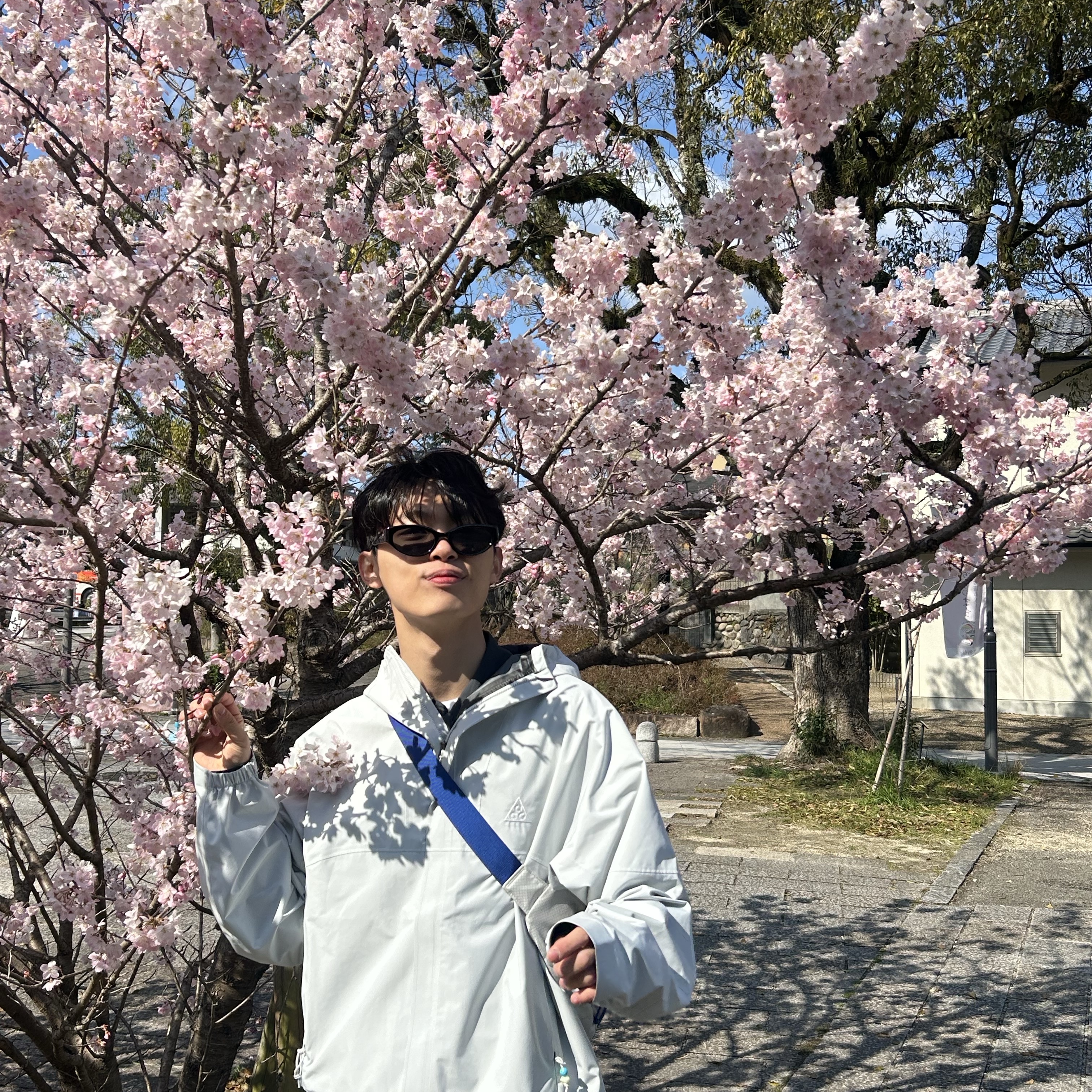 Jordan x Off-White Track Pants Forest Green - Asia, Nike ACG Storm-Fit ADV Cascade Rains Full Zip Jacket Photon Dust - Asia 착용 스타일 - 2