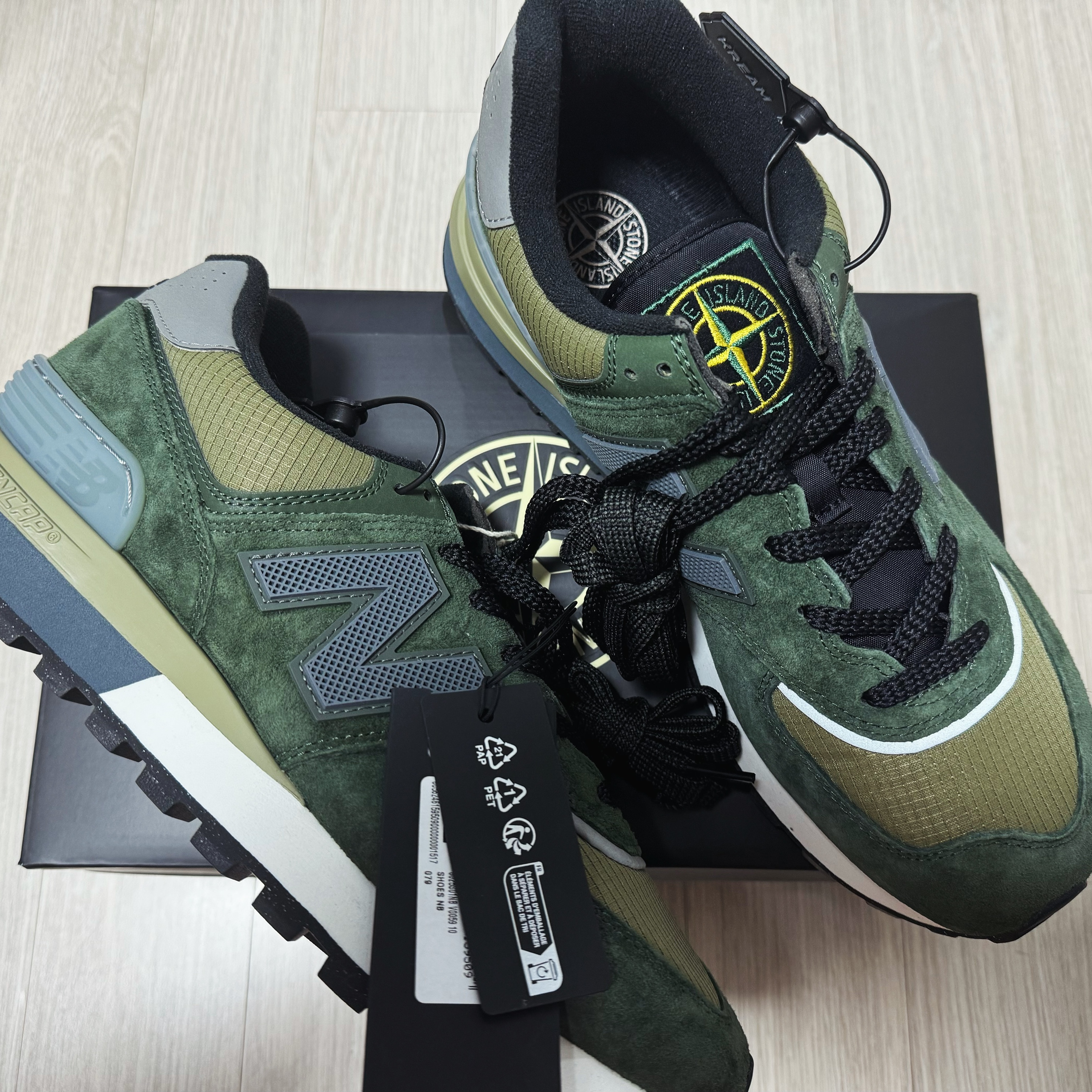 New Balance x Stone Island 574 Legacy Dark Green 착용 스타일