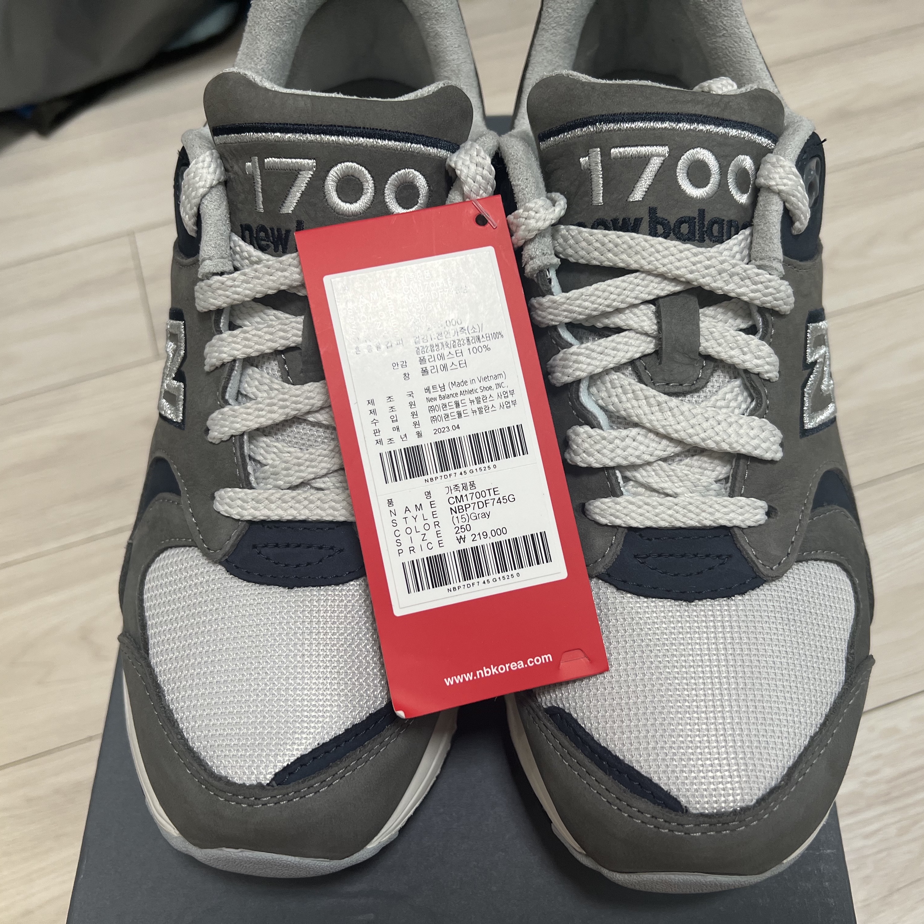 New Balance 1700 Titanium Eclipse 착용 스타일 - 4