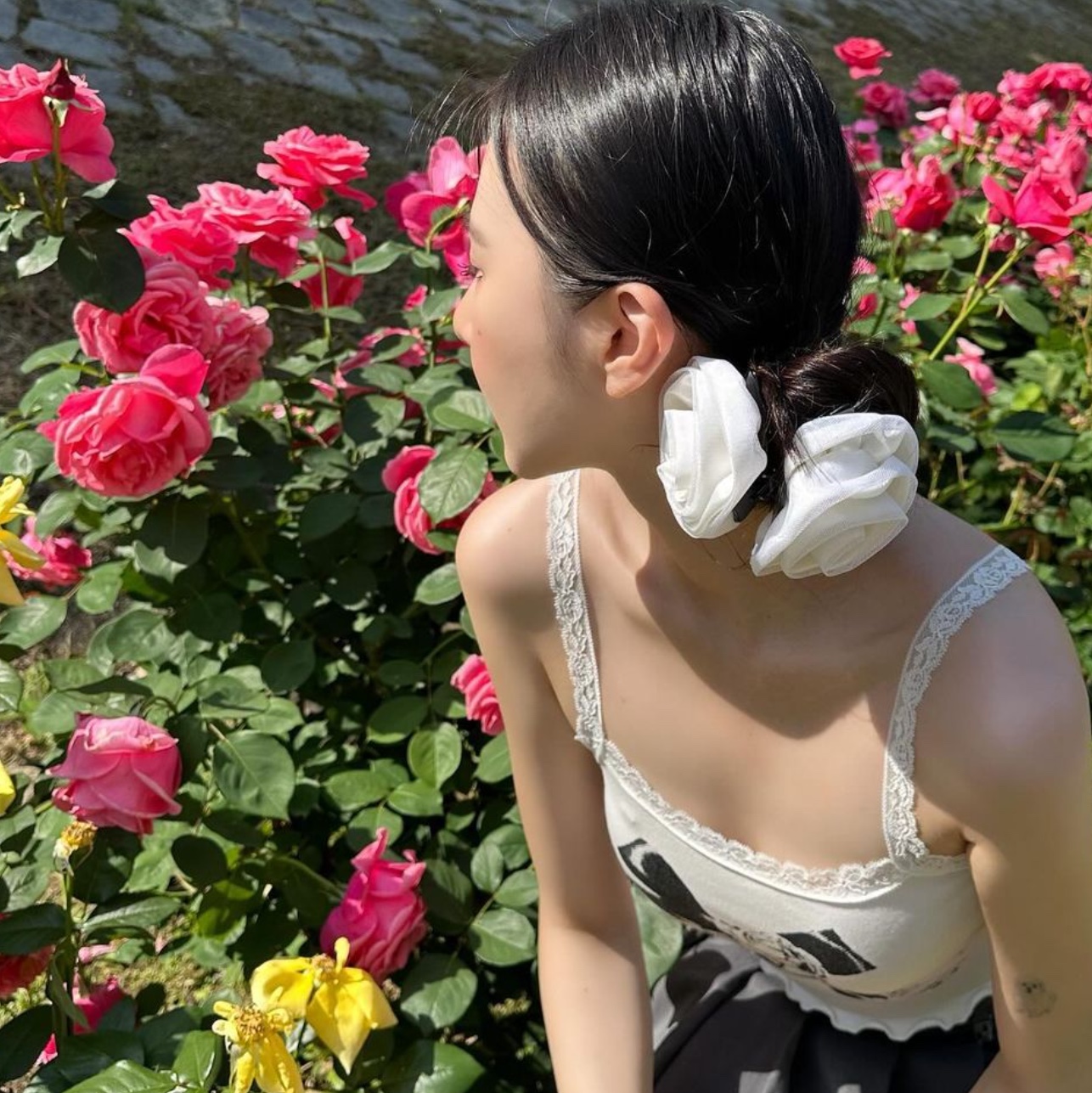 NIIER NOR Lace Sleeveless White, NIIER NOR Lace Sleeveless Black 착용 스타일