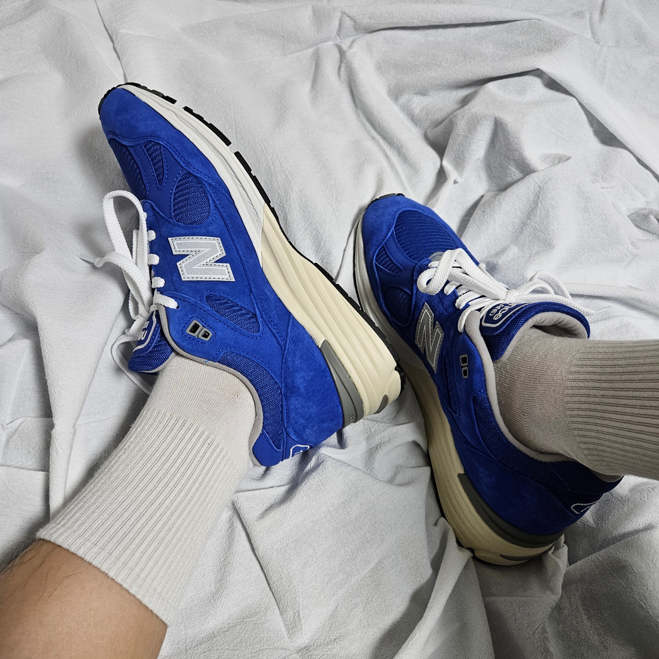 New Balance 991v2 Made in UK Dazzling Blue 착용 스타일 - 1