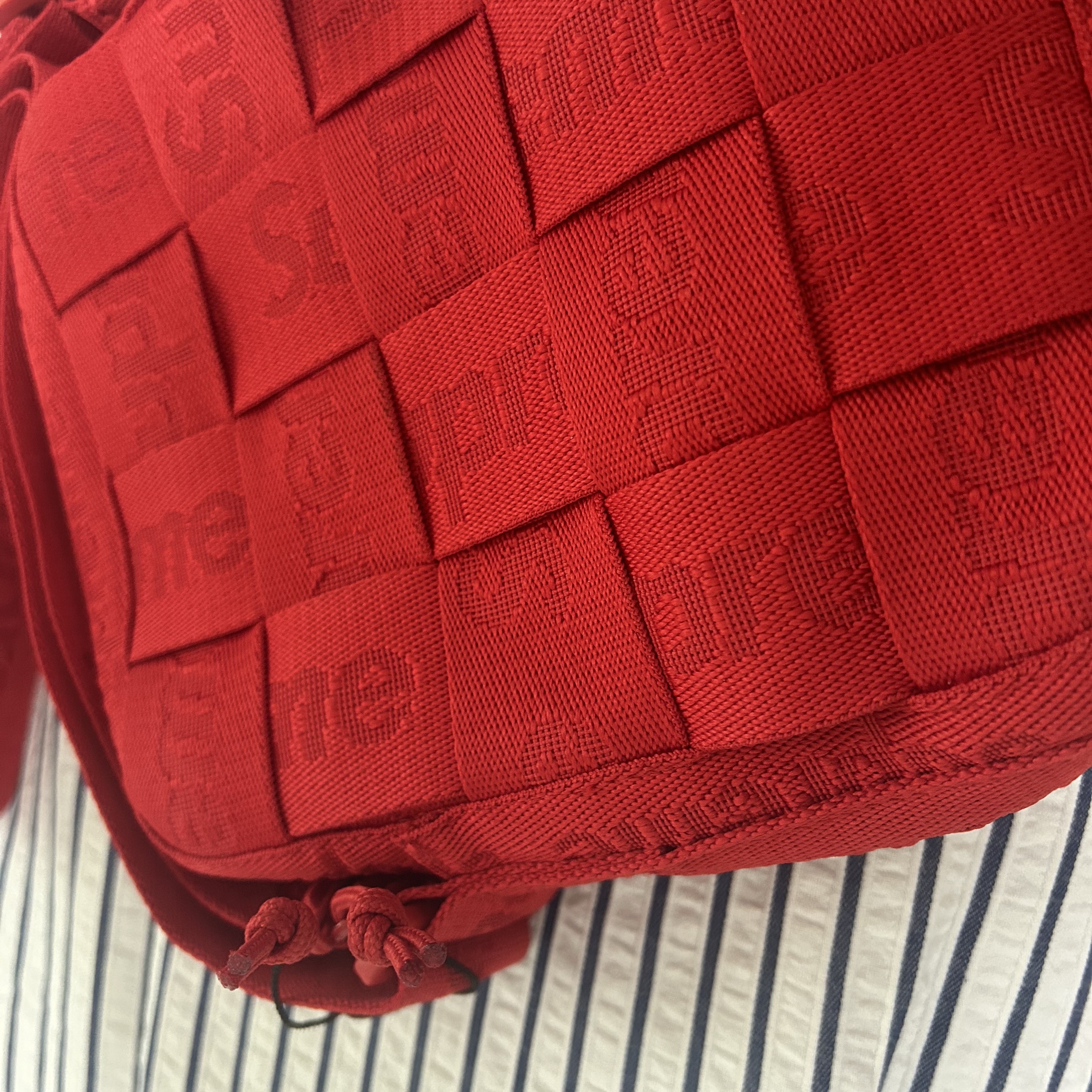 Supreme Woven Shoulder Bag Red - 23SS 착용 스타일 - 3