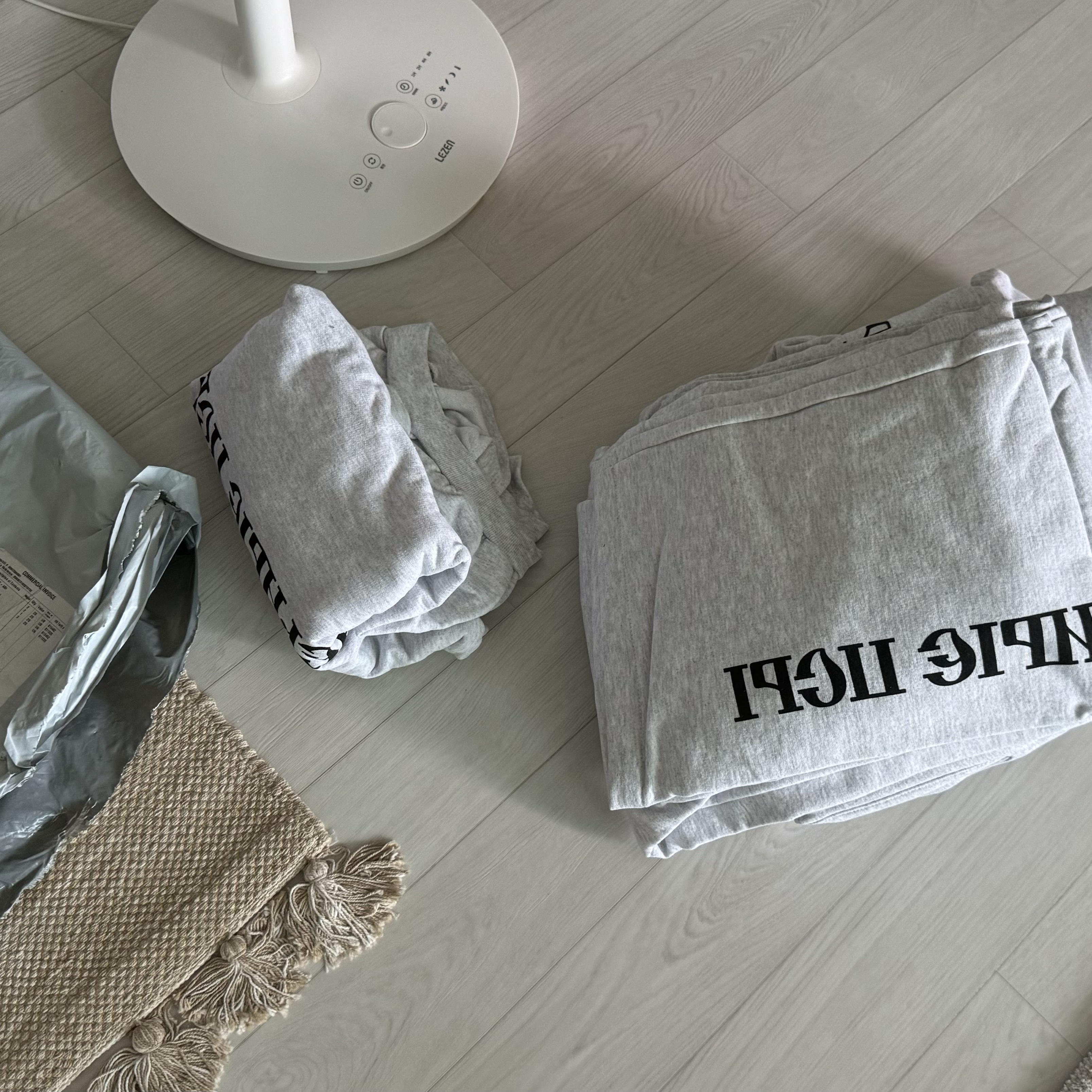 Yeezy x Gosha Rubchinskiy YZY Black Dogs Hoodie Heather Grey, Yeezy x Gosha Rubchinskiy YZY Black Dogs Jogger Heather Grey 착용 스타일 - 4