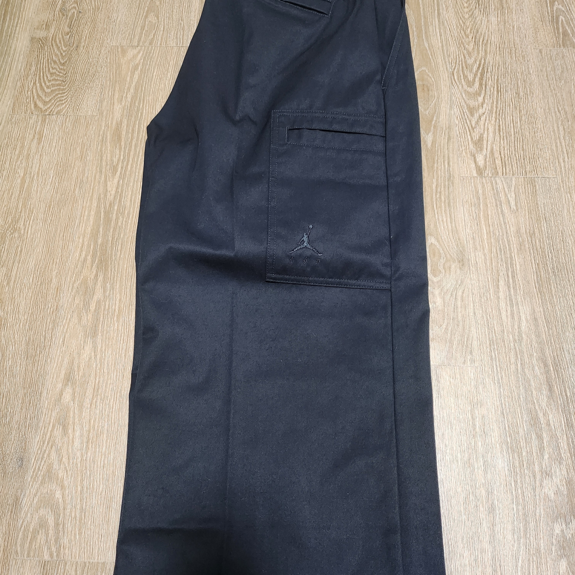 Jordan x J Balvin Woven Pants Black (FJ6137-010) 착용 스타일