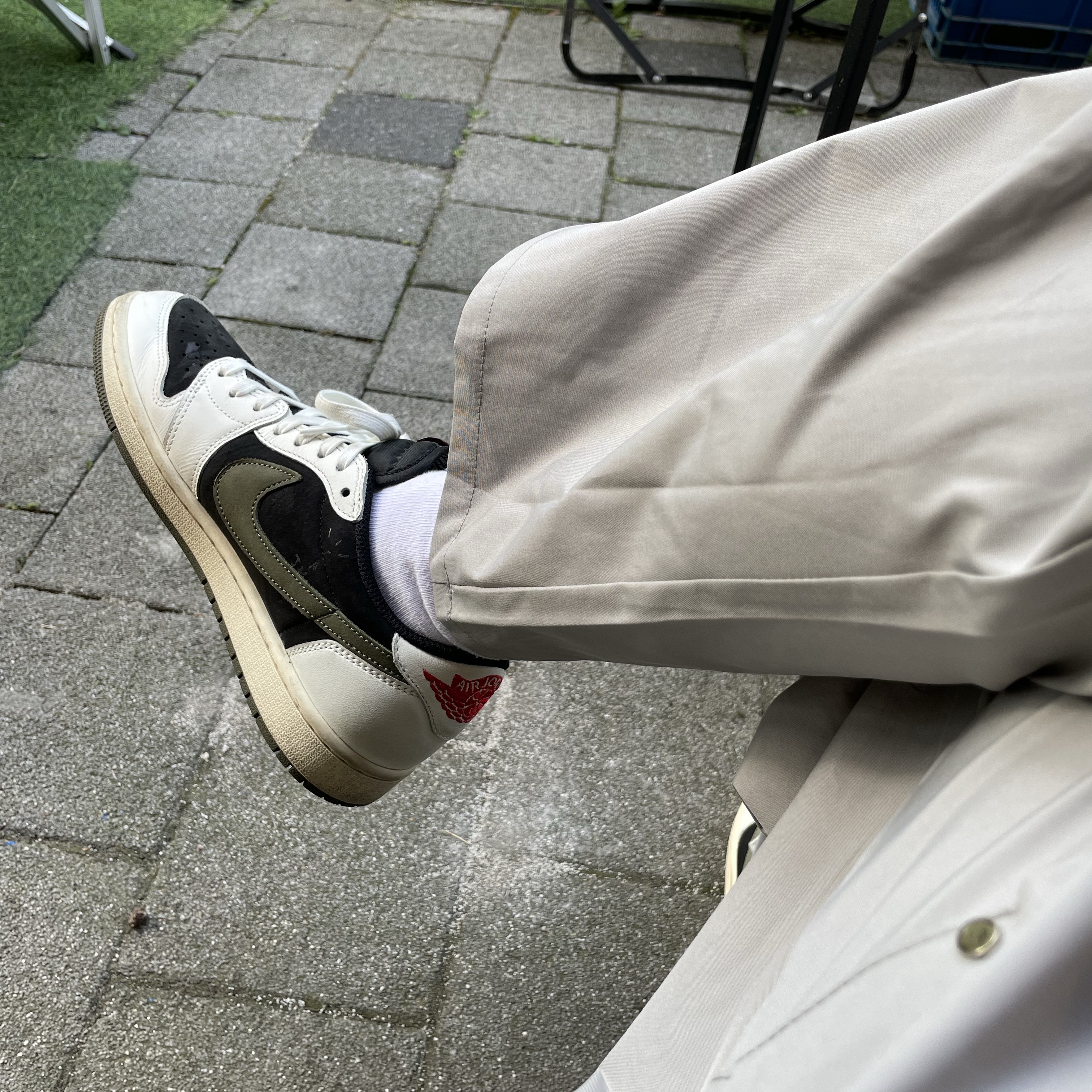 (W) Jordan 1 x Travis Scott Retro Low OG SP Medium Olive 착용 스타일