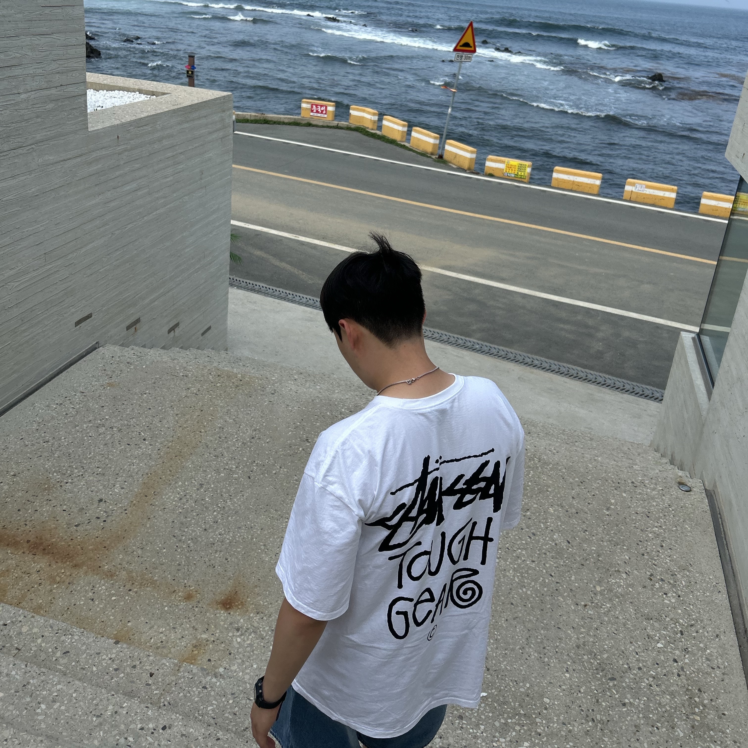 Stussy Tough Gear T-Shirt White 착용 스타일 - 3