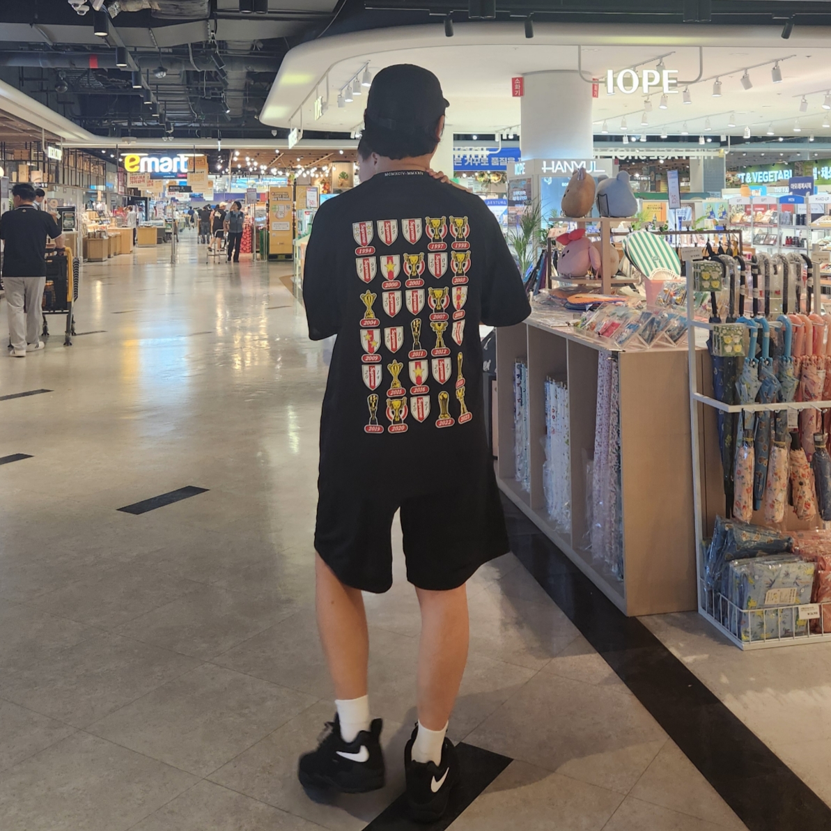 Nike x Supreme SB Darwin Low Black, Supreme x Champion Mesh Short Black - 24SS 착용 스타일 - 2