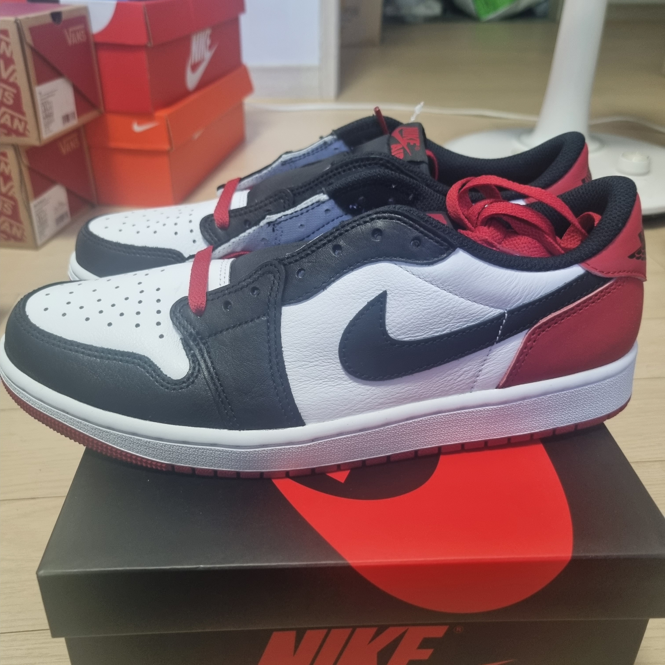 Jordan 1 Retro Low OG Black Toe 착용 스타일 - 1