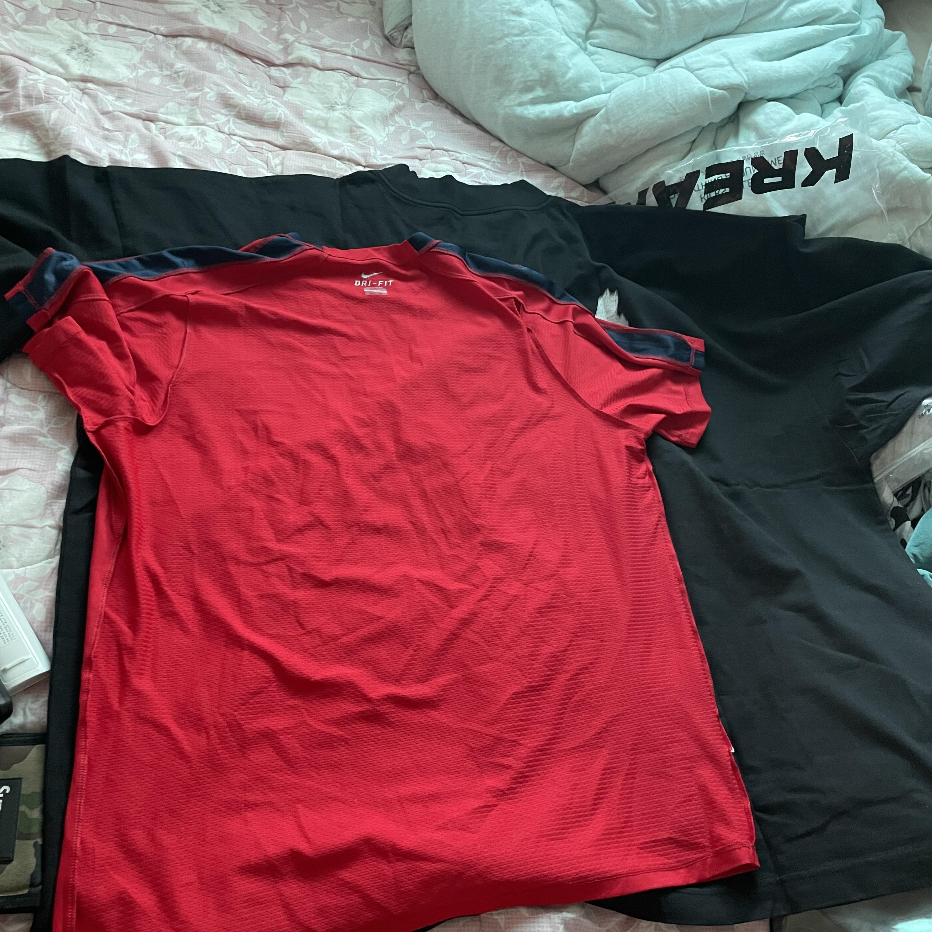 Yeezy Gap Engineered By Balenciaga Dove 3/4 Sleeve T-Shirt Black 착용 스타일 - 1