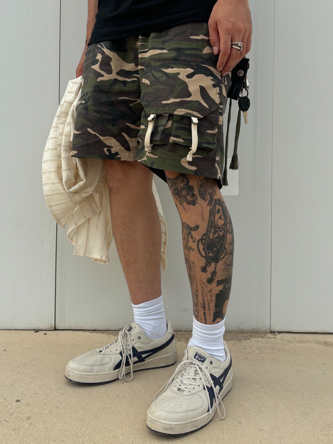 Onitsuka Tiger GSM SD Cream Black, Wapworks Utility Ripstop Baggy Shorts 착용 스타일 - 5