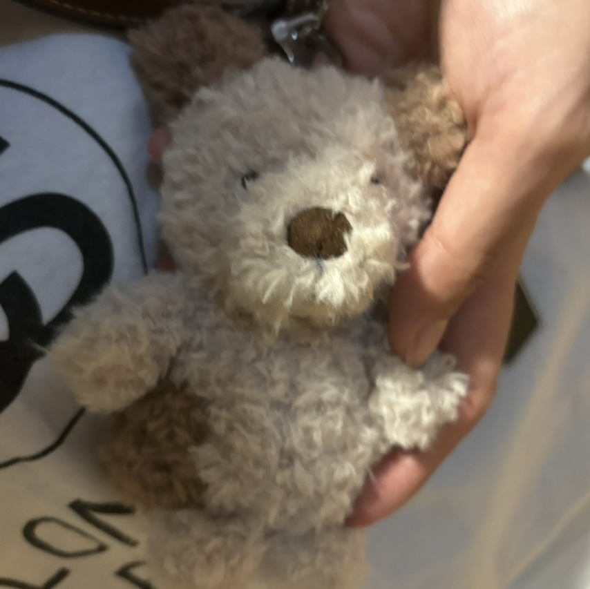 Jellycat Little Pup Bag Charm Nougat Chocolate 착용 스타일 - 2