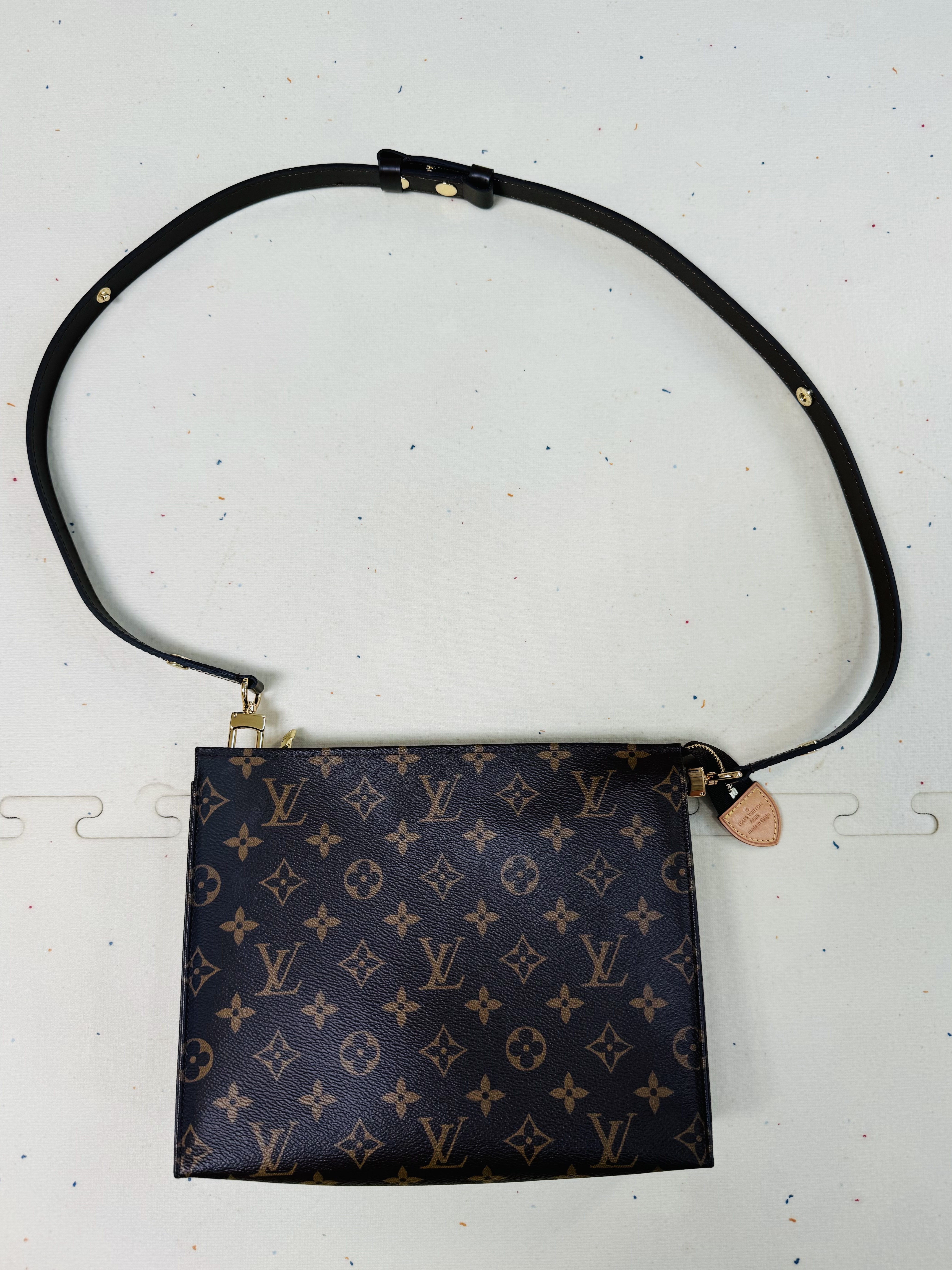 Louis Vuitton Toiletry Pouch 26 Monogram 착용 스타일 - 1