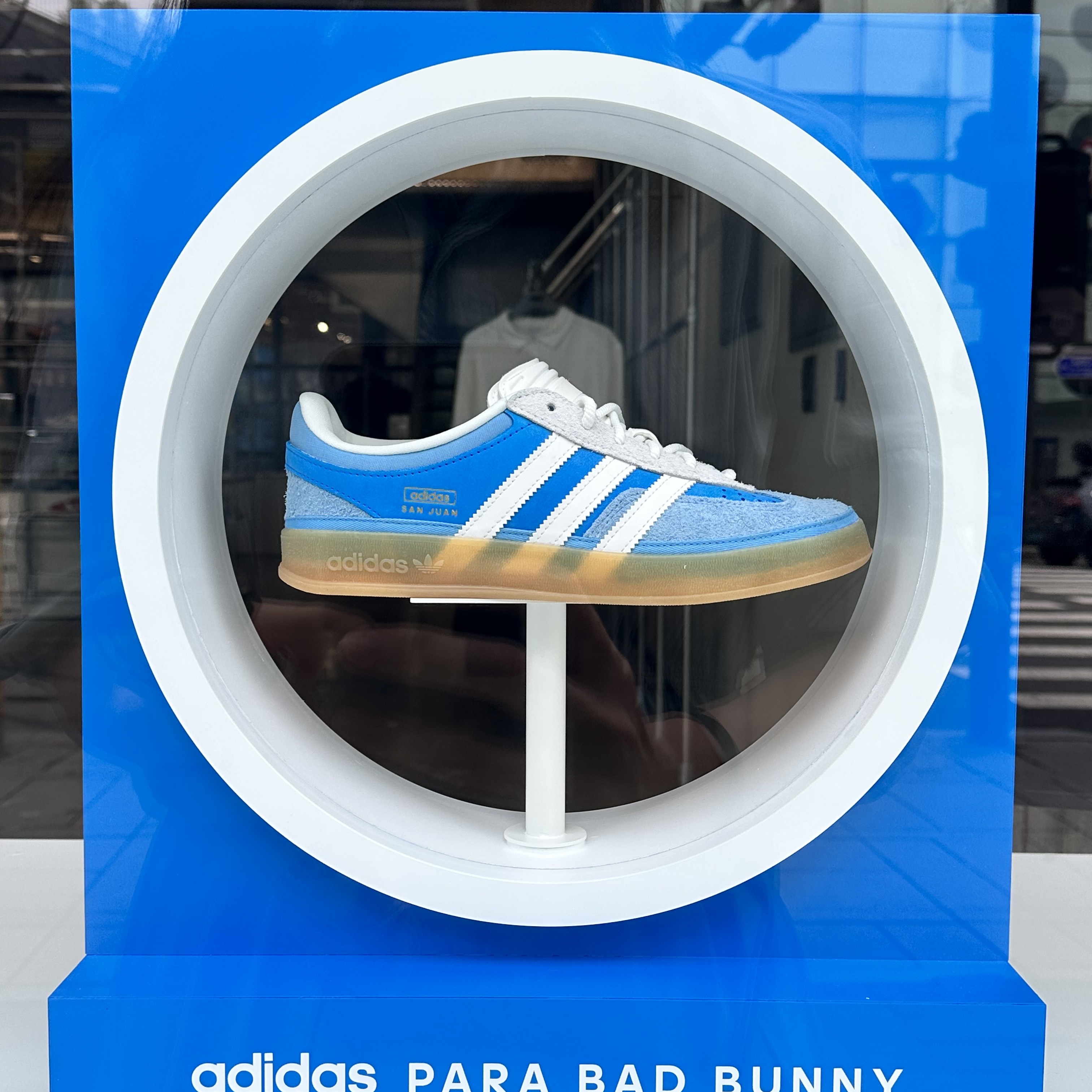 Adidas x Bad Bunny Gazelle Indoor Supplier Color Core White 착용 스타일