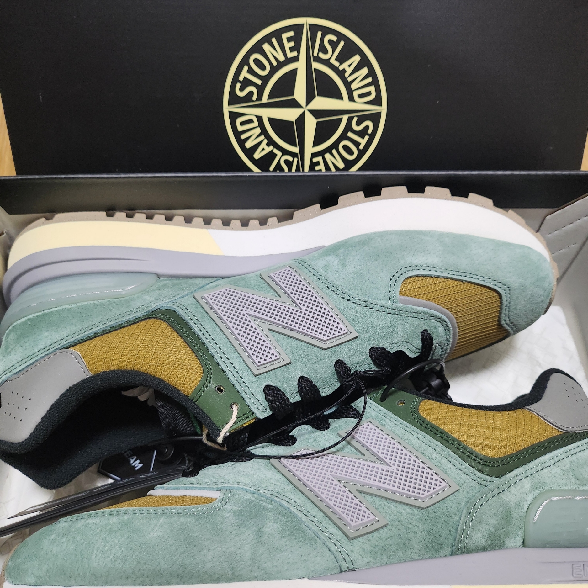 New Balance x Stone Island 574 Legacy Light Green 착용 스타일