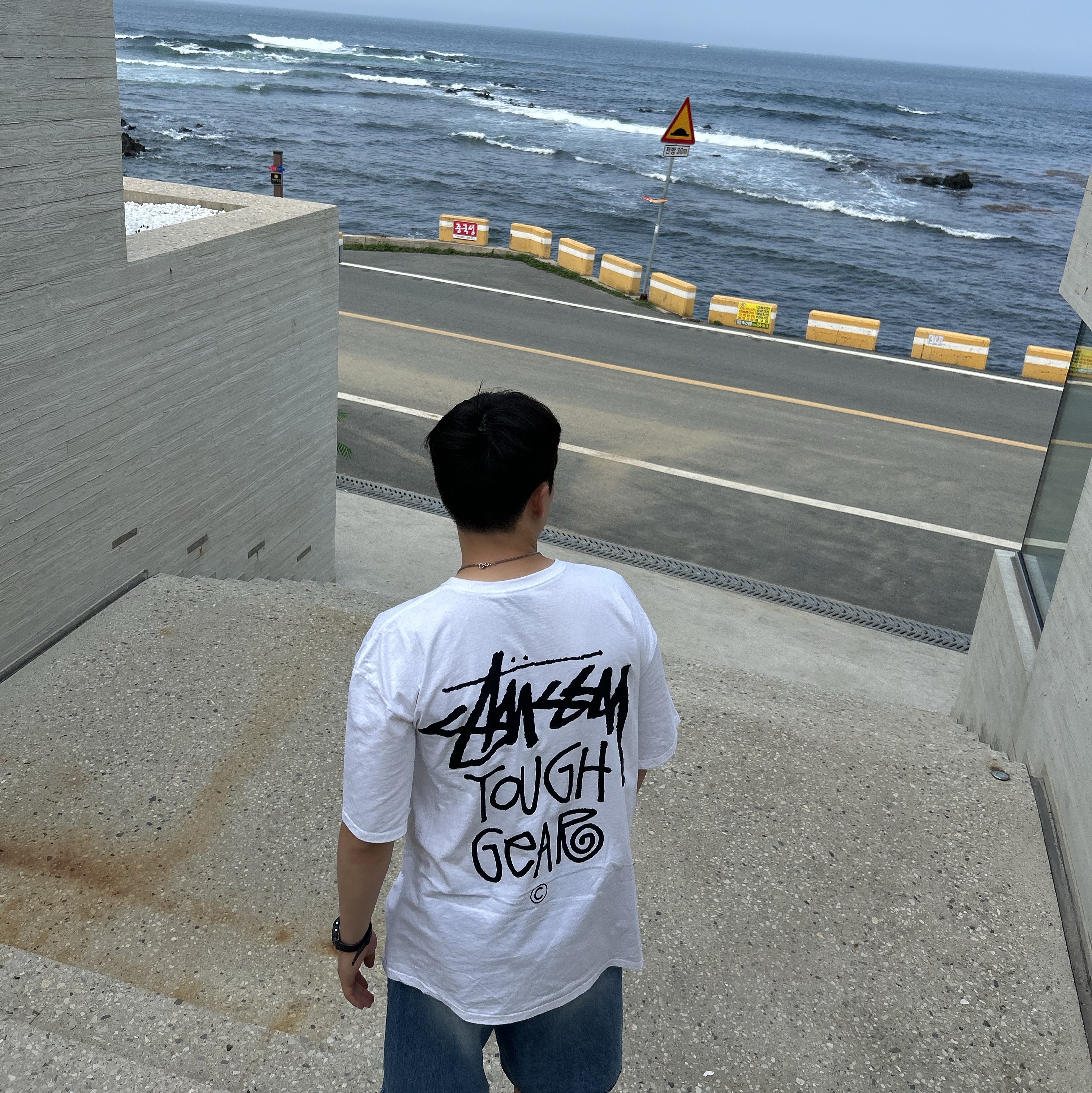 Stussy Tough Gear T-Shirt White 착용 스타일 - 4