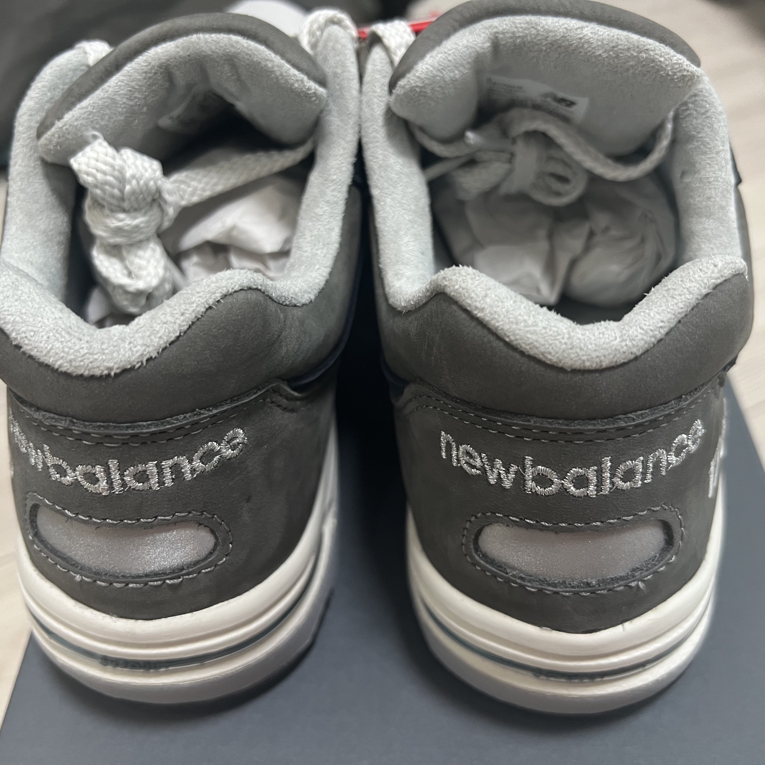 New Balance 1700 Titanium Eclipse 착용 스타일 - 1
