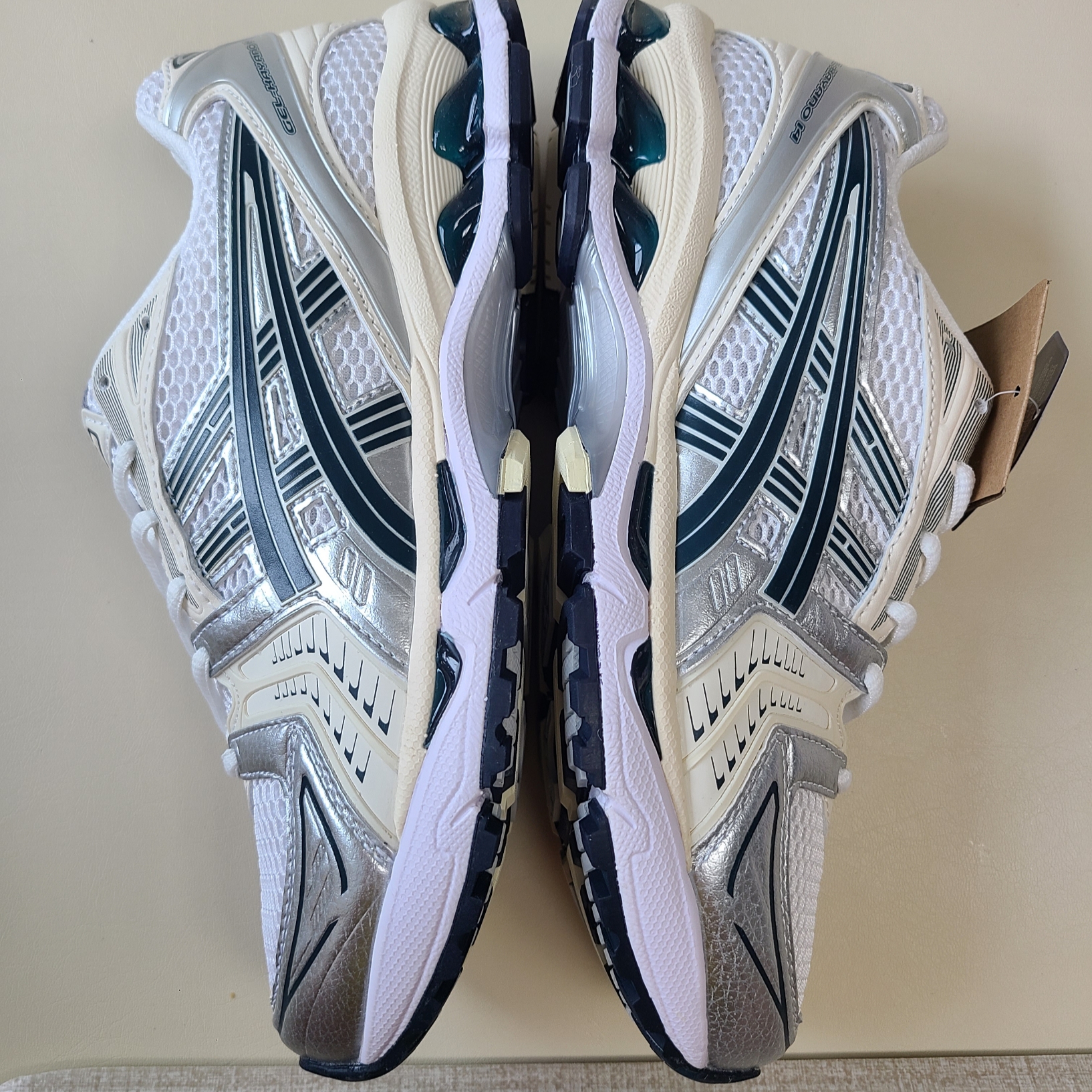 (W) Asics Gel-Kayano 14 White Midnight 착용 스타일 - 3