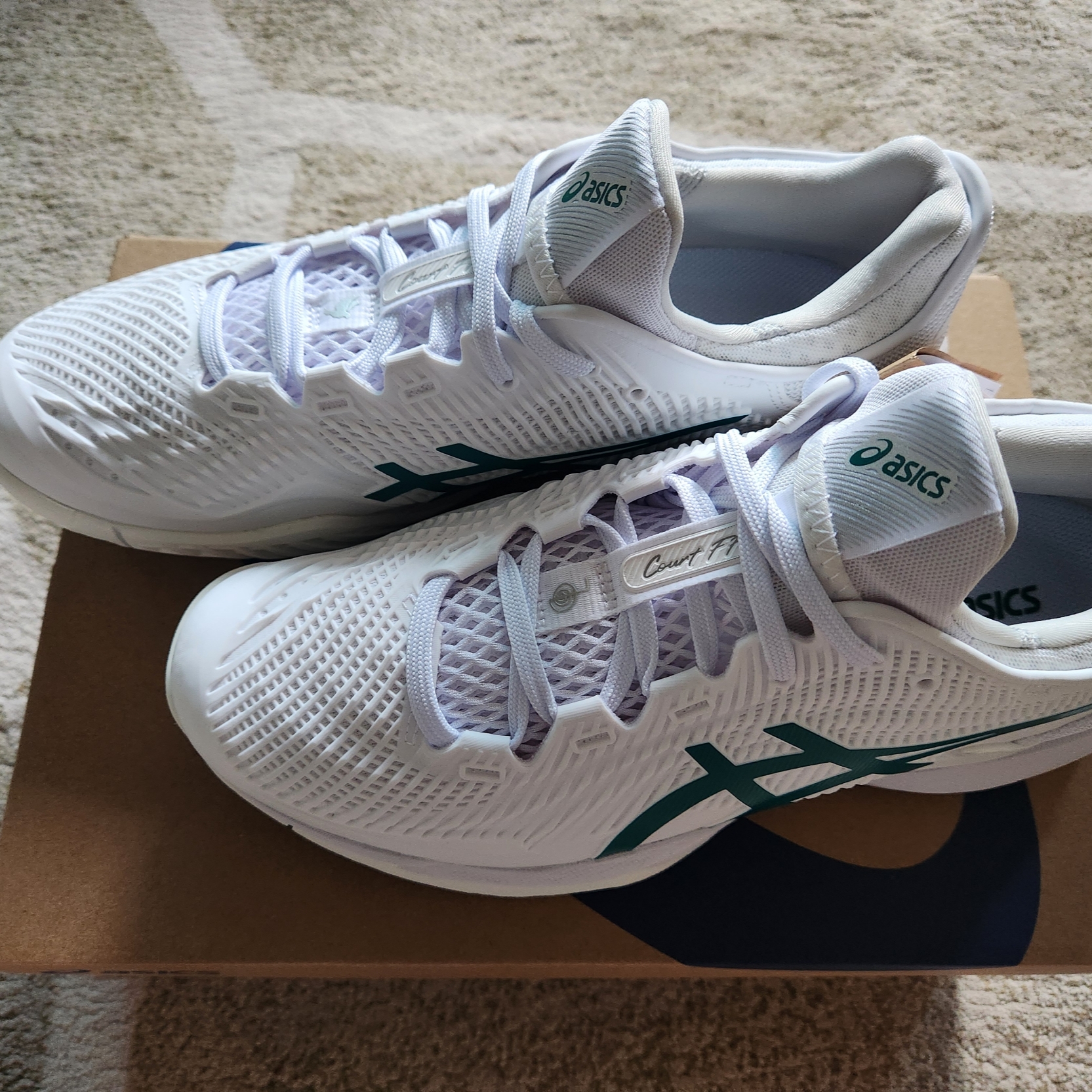 Asics Court FF 3 Novak White Pitch Green 착용 스타일