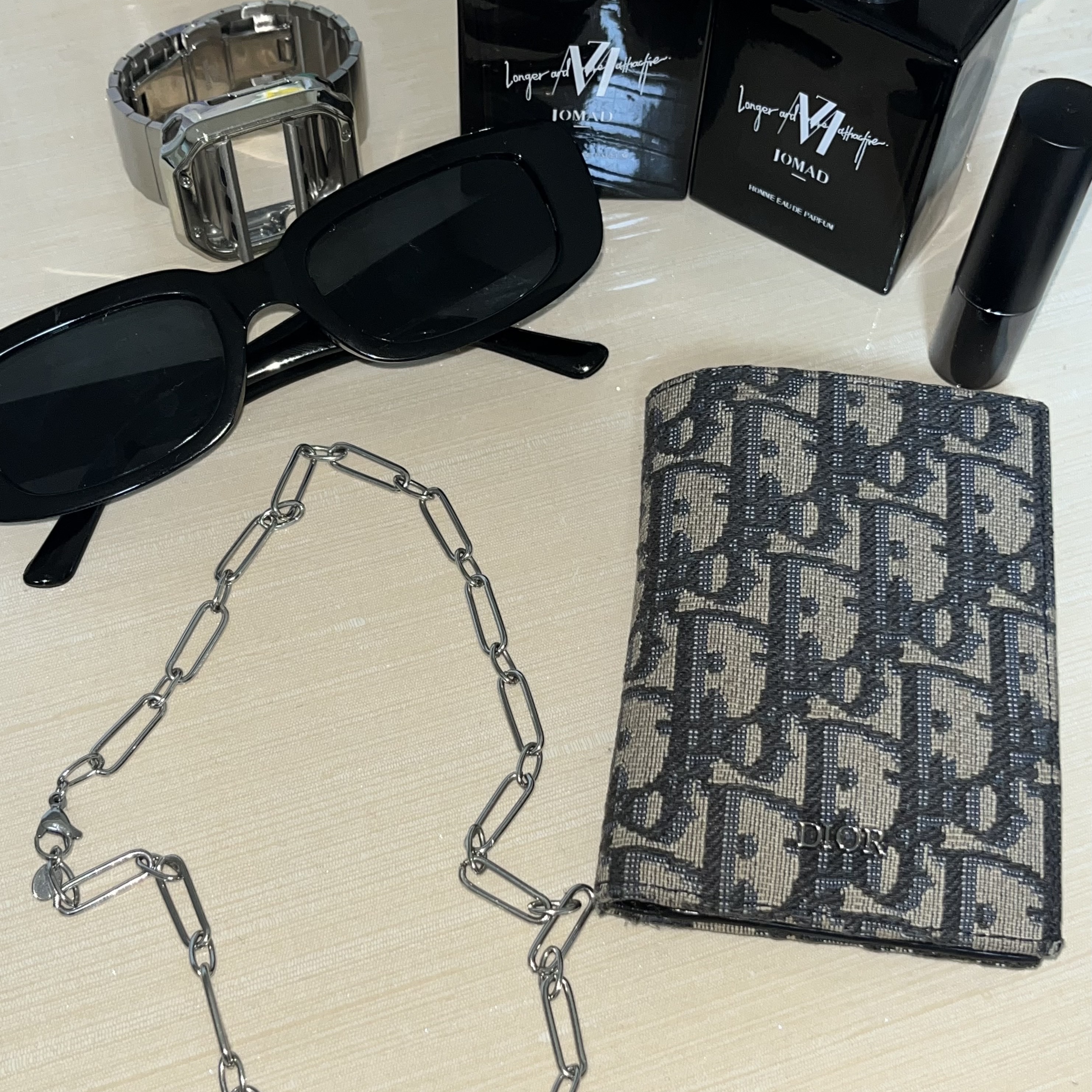Dior Bi-Fold Card Holder Beige & Black Dior Oblique Jacquard, Apple iPad 9th Gen Wifi 64GB Space Gray (Korean Ver.) 착용 스타일 - 3