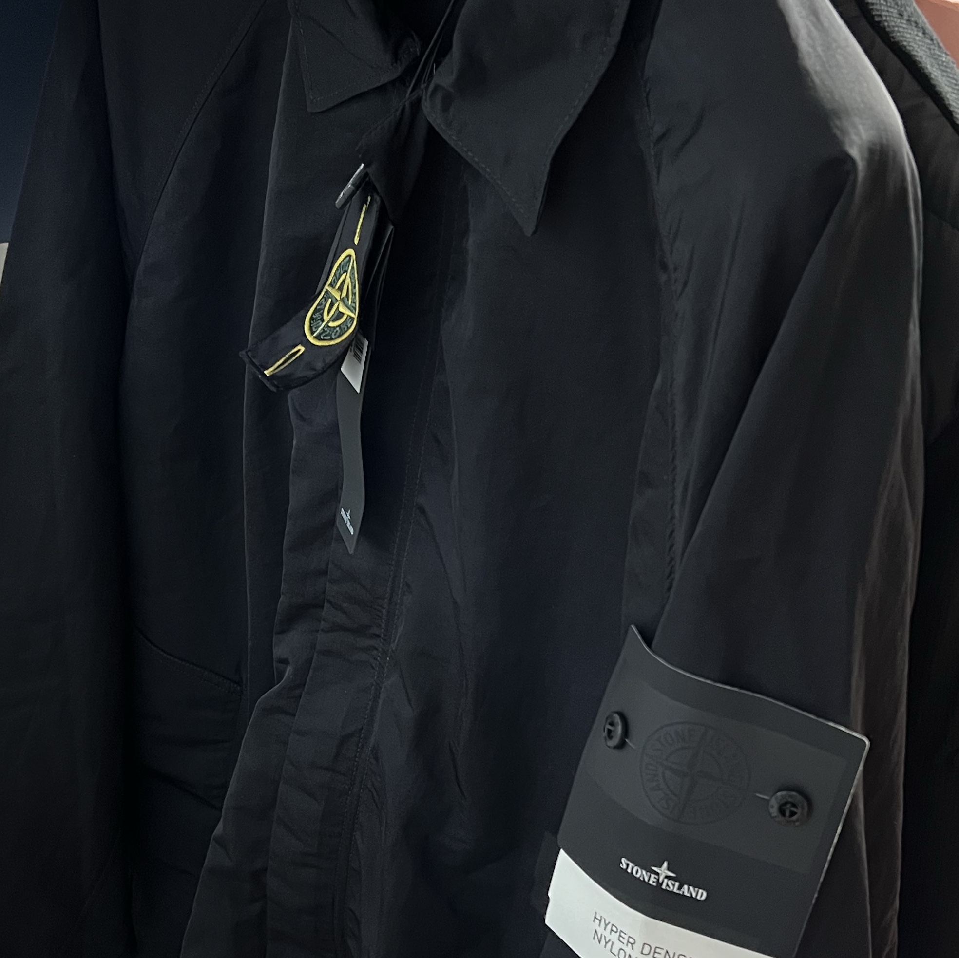 Stone Island 70730 Hyper Dense Nylon Raso Coat Black - 23SS 착용 스타일
