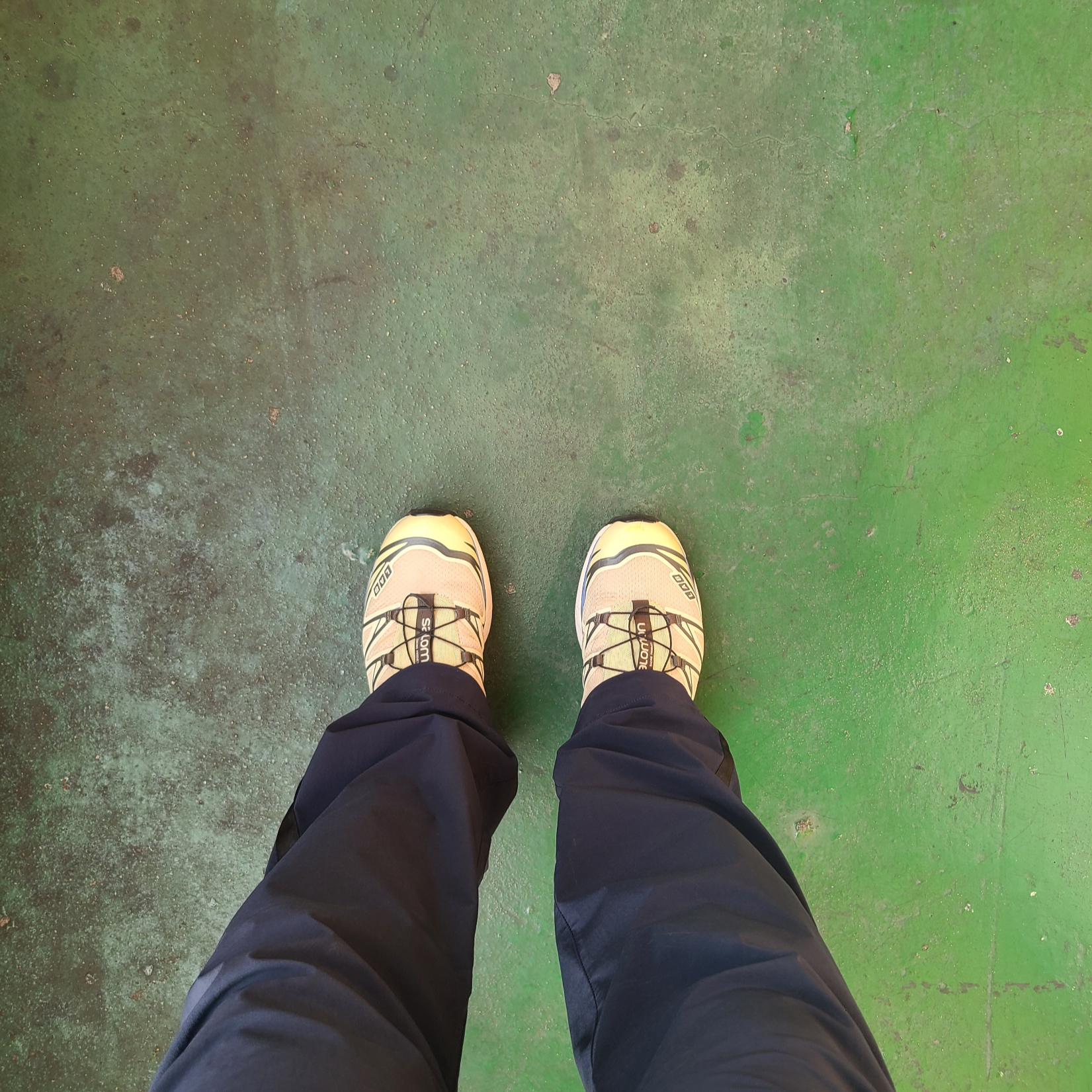 Salomon XT-6 Mindful 2 Moth Vanilla 착용 스타일