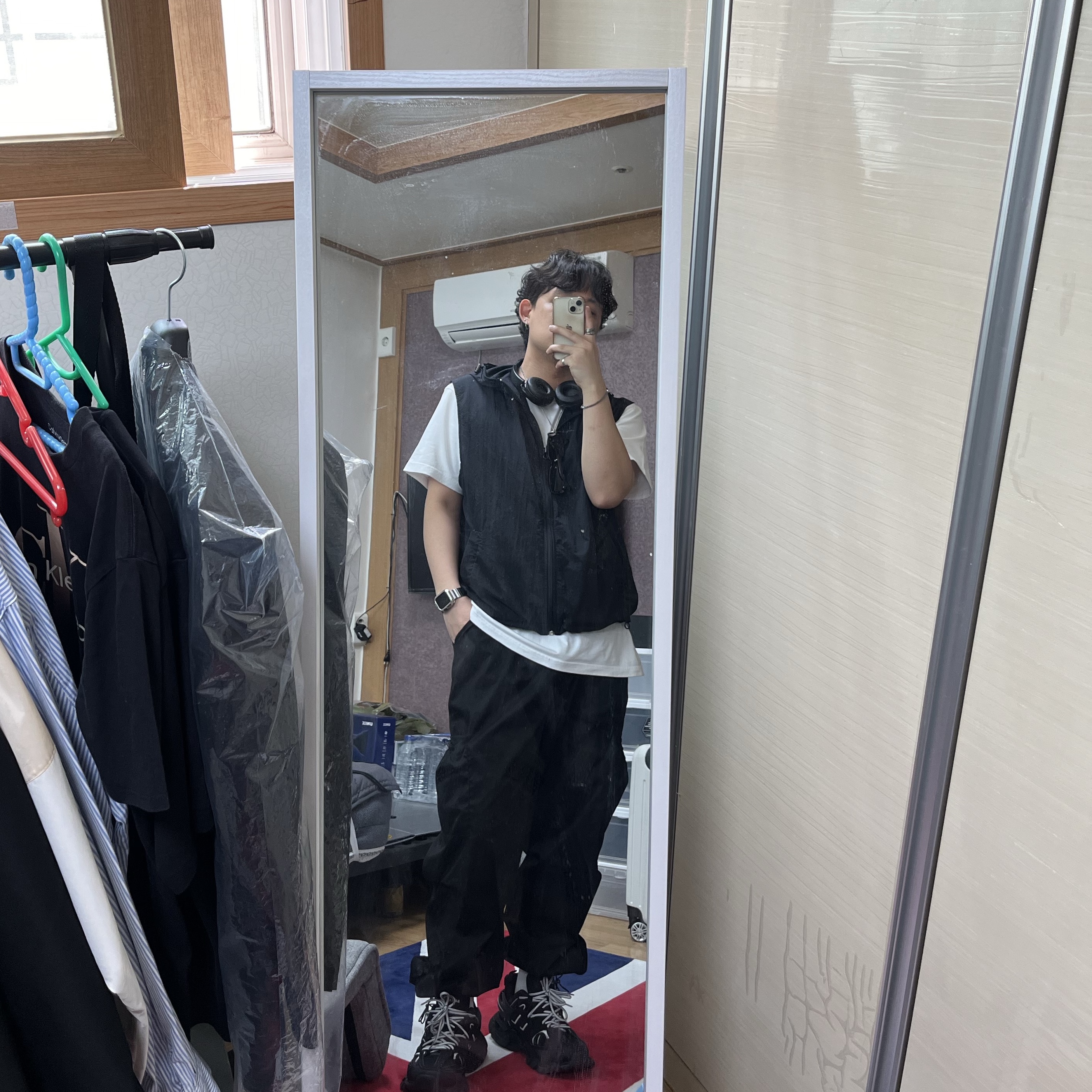 Stussy Tough Gear T-Shirt White, (W) Balenciaga Track Sneakers Black White 착용 스타일 - 2