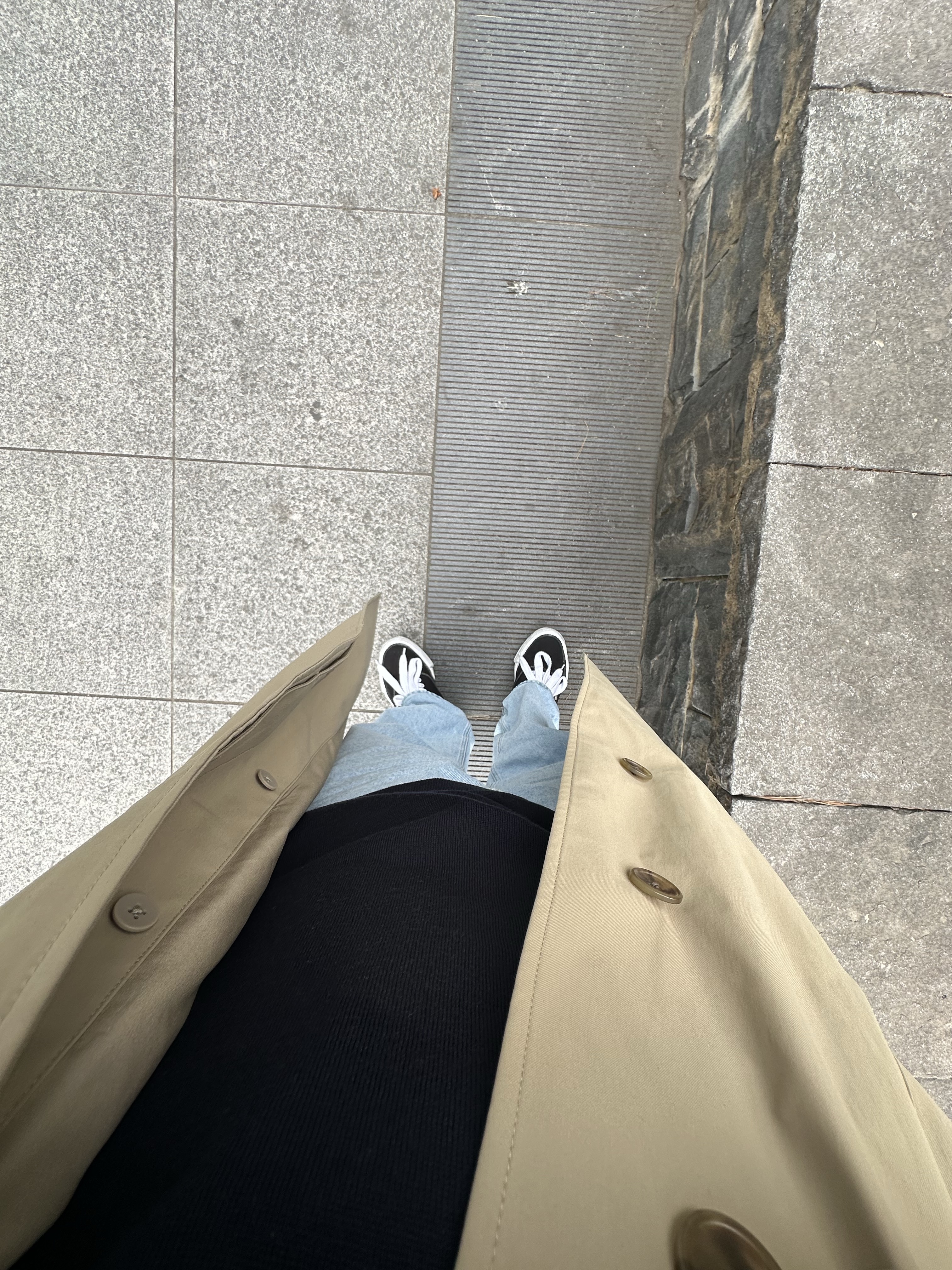 Maison Mihara Yasuhiro Baker OG Sole Canvas Low Cut Sneakers Black, NewJeans Bunini Mini Costume Keyring Gray 착용 스타일