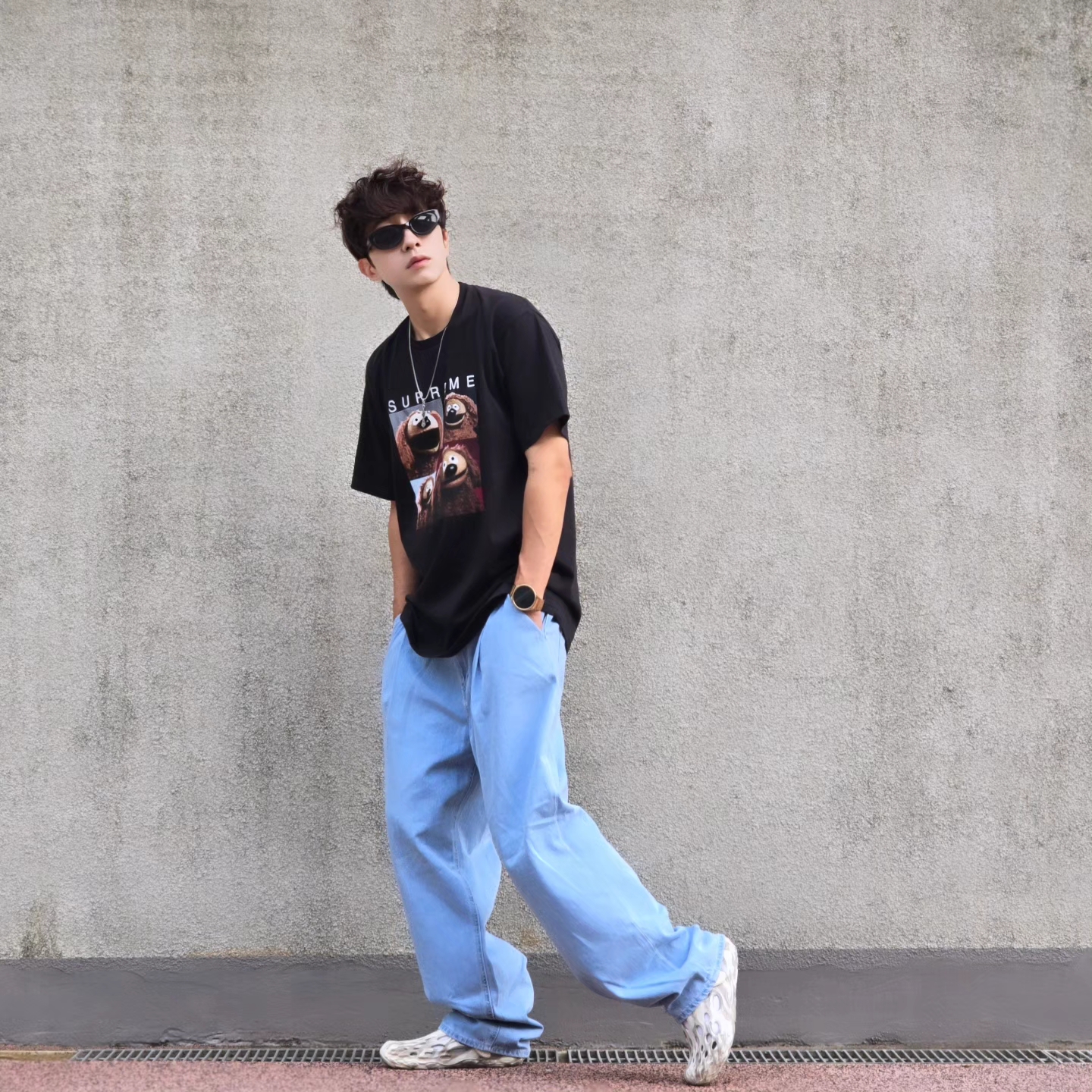 Supreme Rowlf T-Shirt Black - 24SS, Samsung Galaxy Watch6 44mm LTE Silver (Korean Ver.) 착용 스타일 - 1