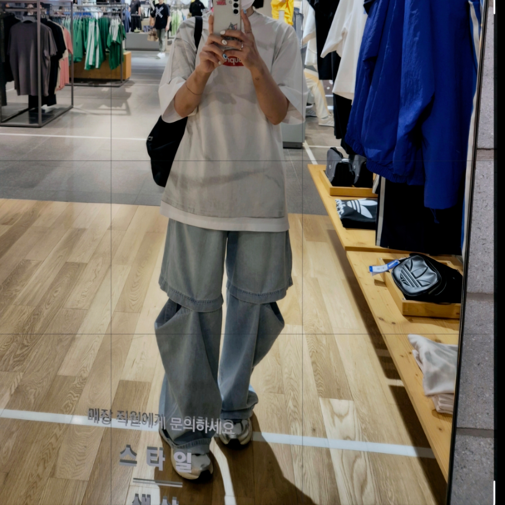 Jansport Half Pint Mini Backpack Black, Supreme x MM6 Maison Margiela Box Logo T-Shirt White - 24SS 착용 스타일