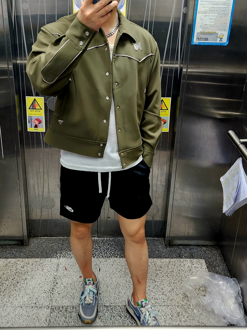 Nike x Sacai x Clot LDWaffle Cool Grey, Needles Piping Cowboy Jacket Olive 착용 스타일
