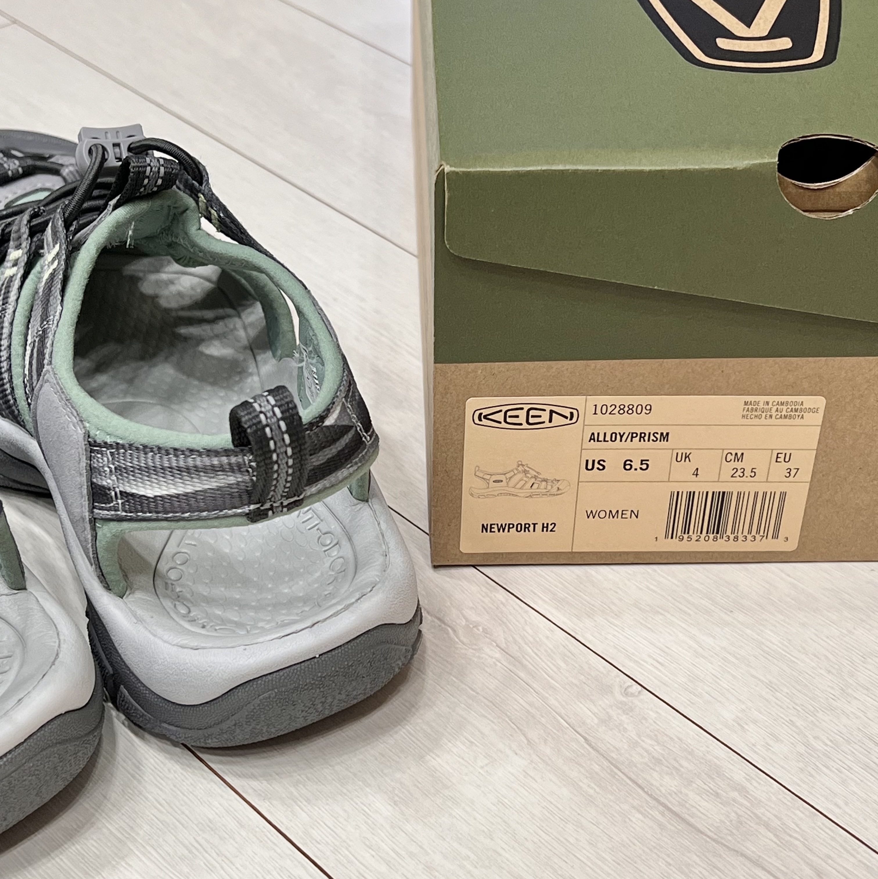 (W) Keen Newport H2 Alloy Prism, (W) Keen Newport H2 Grey Smoke Blue 착용 스타일 - 1