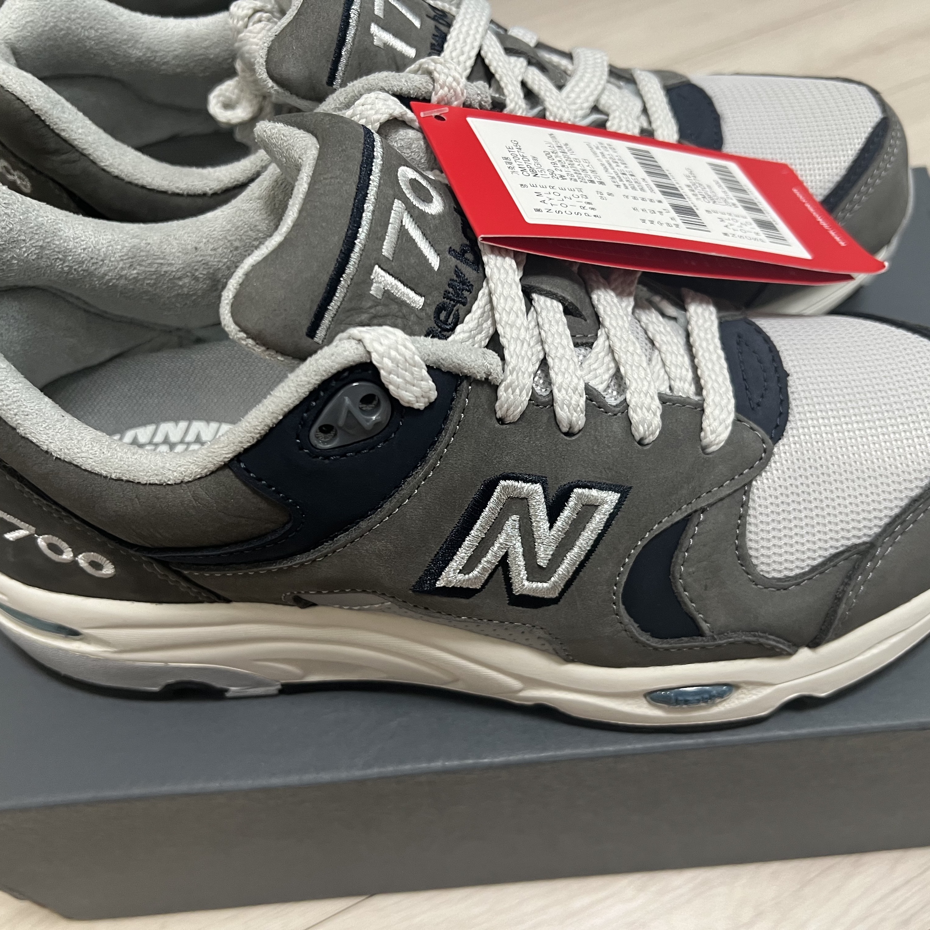 New Balance 1700 Titanium Eclipse 착용 스타일 - 3