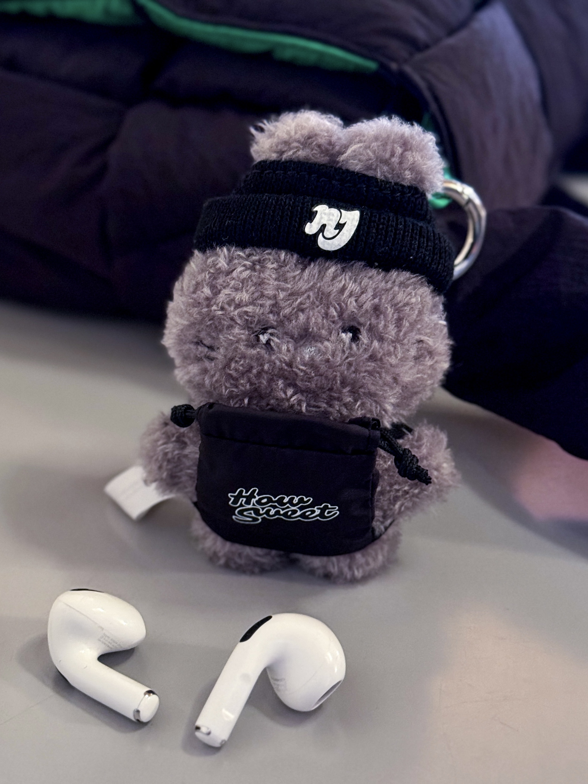 NewJeans Bunini Mini Costume Keyring Gray 착용 스타일