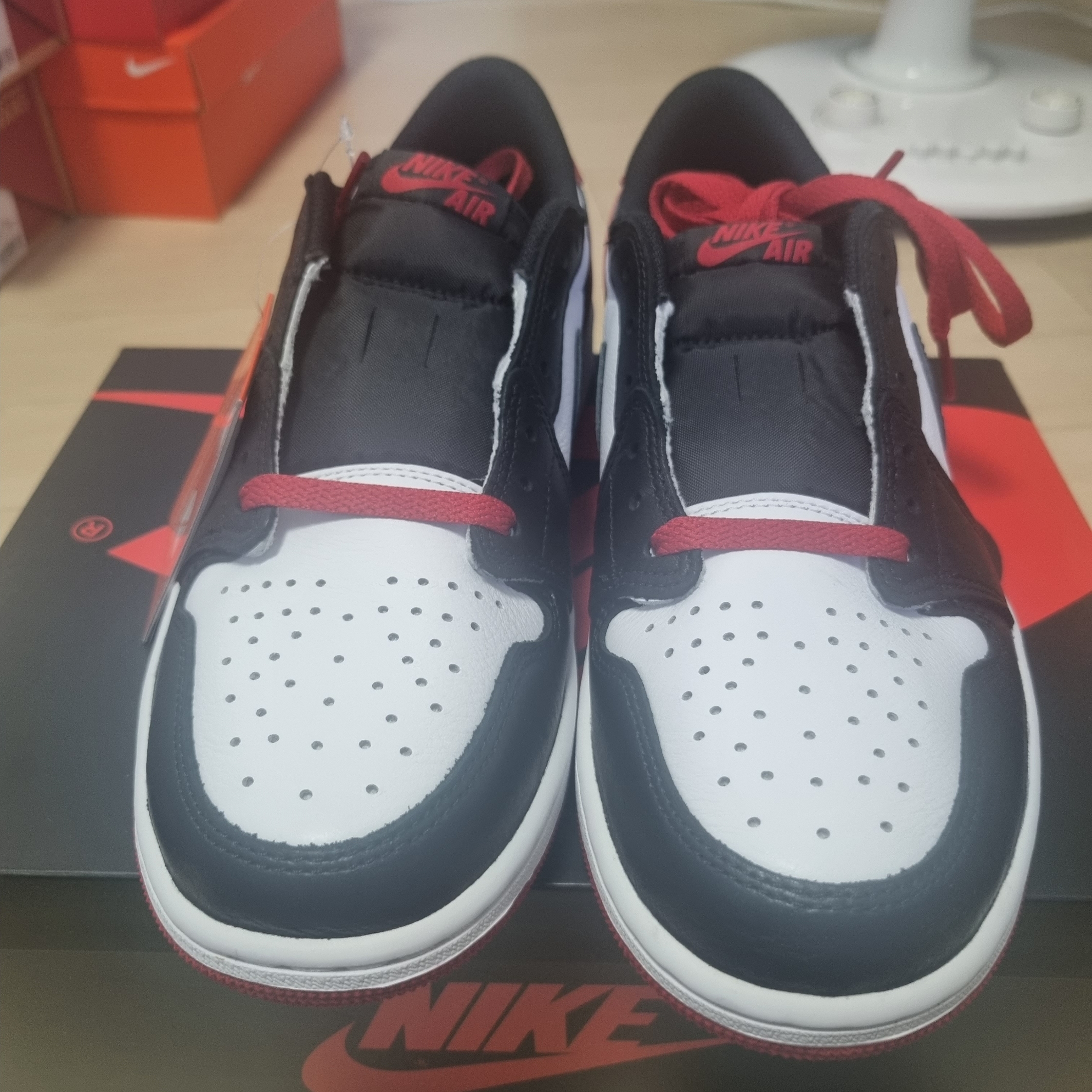 Jordan 1 Retro Low OG Black Toe 착용 스타일 - 2