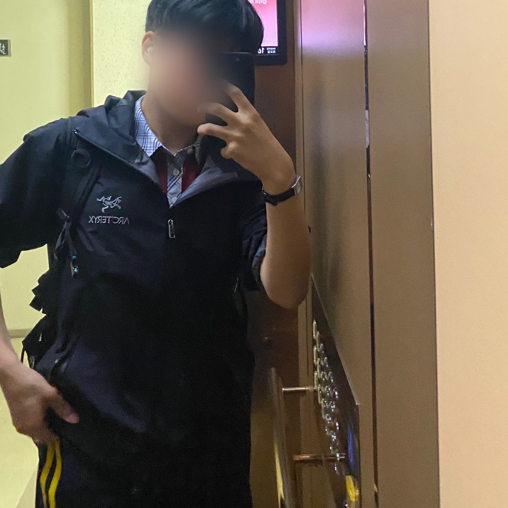 Arc'teryx Beta LT Jacket Black, Casio LTP-V007L-7B1 착용 스타일 - 2