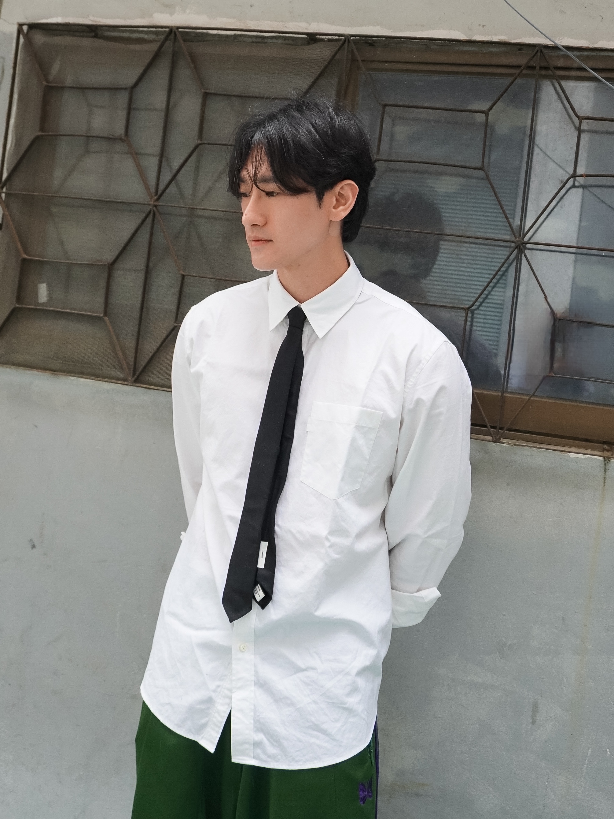 Dr. Martens x Supreme 1461 Gray Silver, Needles Track Pants Poly Smooth Olive 착용 스타일 - 3