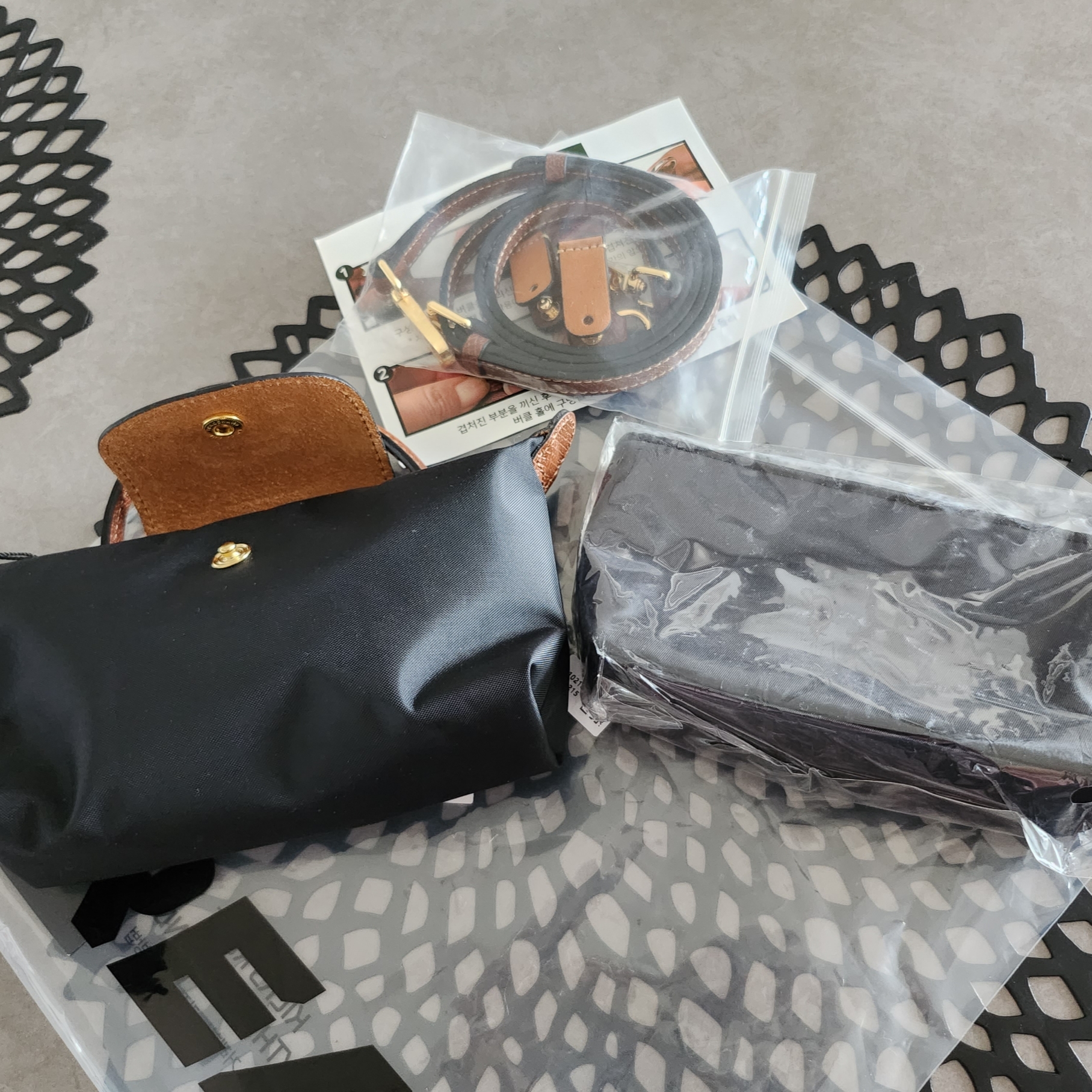 Longchamp Le Pliage Original Handle Pouch Black 착용 스타일 - 3