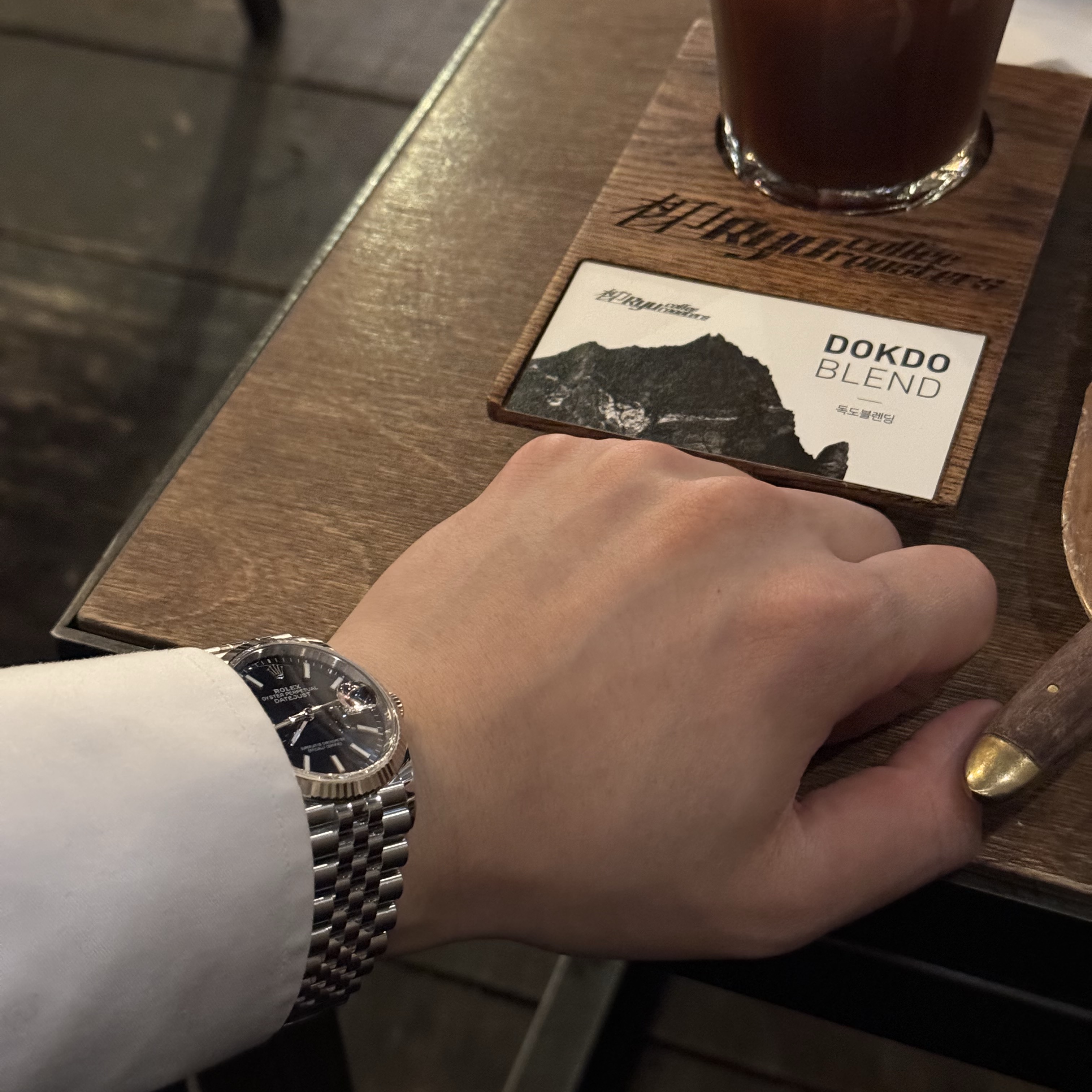 Rolex Datejust 36mm 126234 Bright Black Jubilee 착용 스타일
