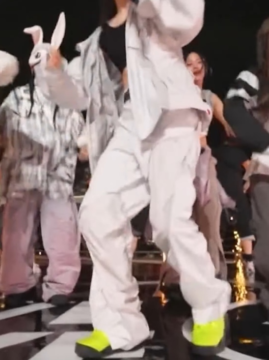 Nike x Supreme SB Darwin Low Green 착용 스타일 - 1