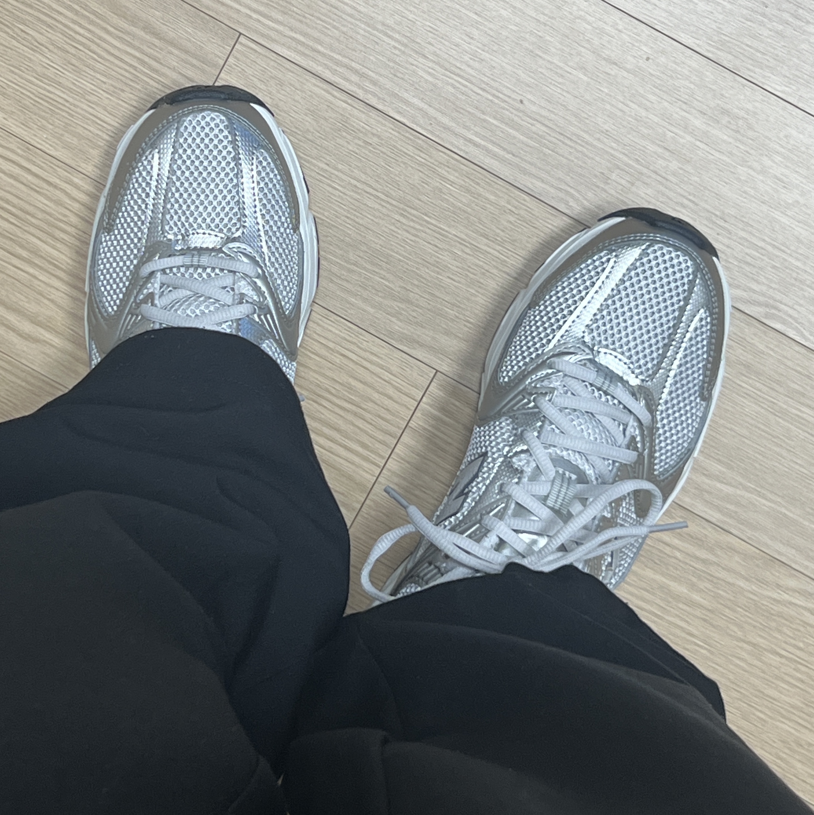 New Balance 530 Grey Matter Silver Metallic 착용 스타일