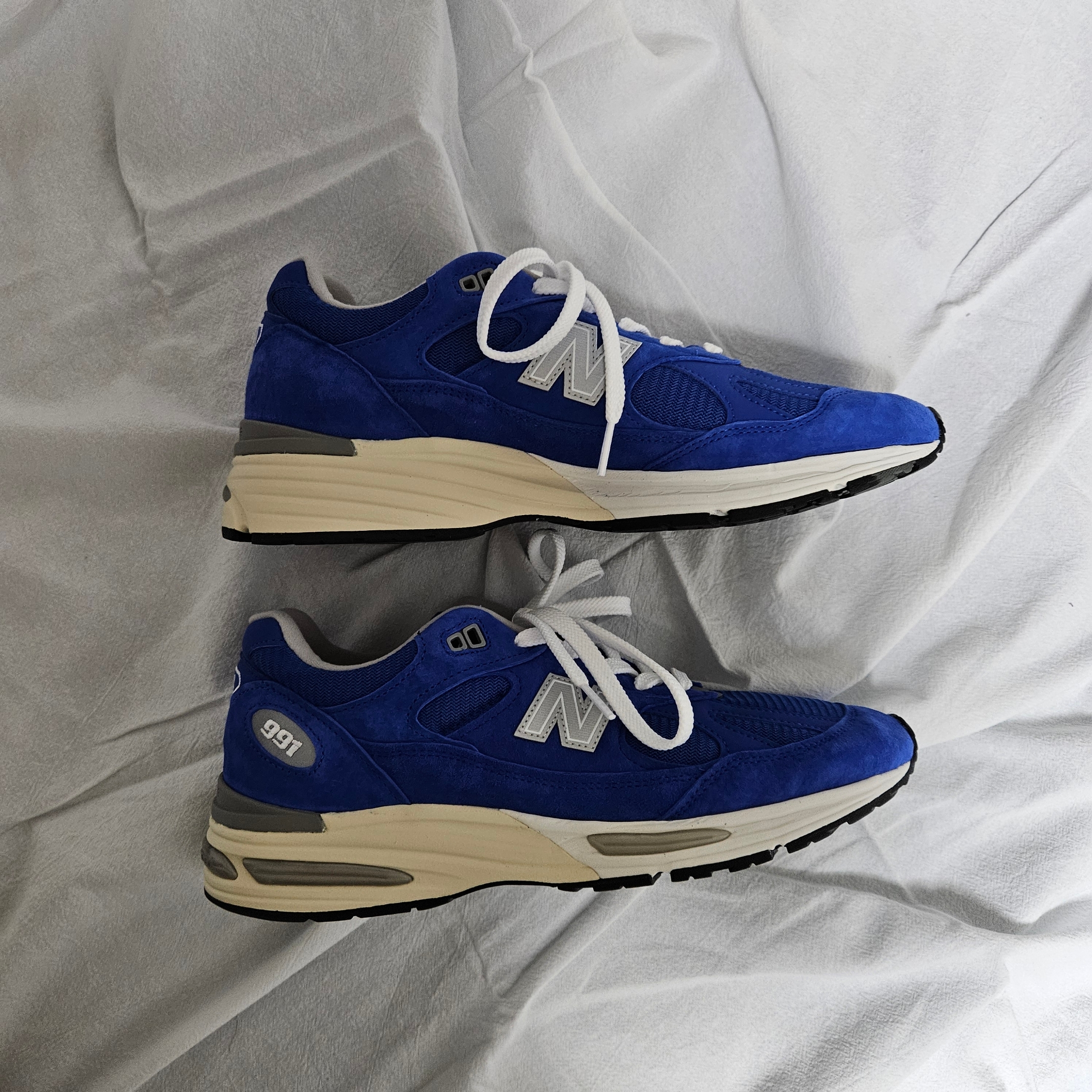 New Balance 991v2 Made in UK Dazzling Blue 착용 스타일 - 2